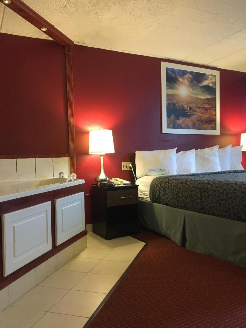 Days Inn by Wyndham Scranton PA photo 31