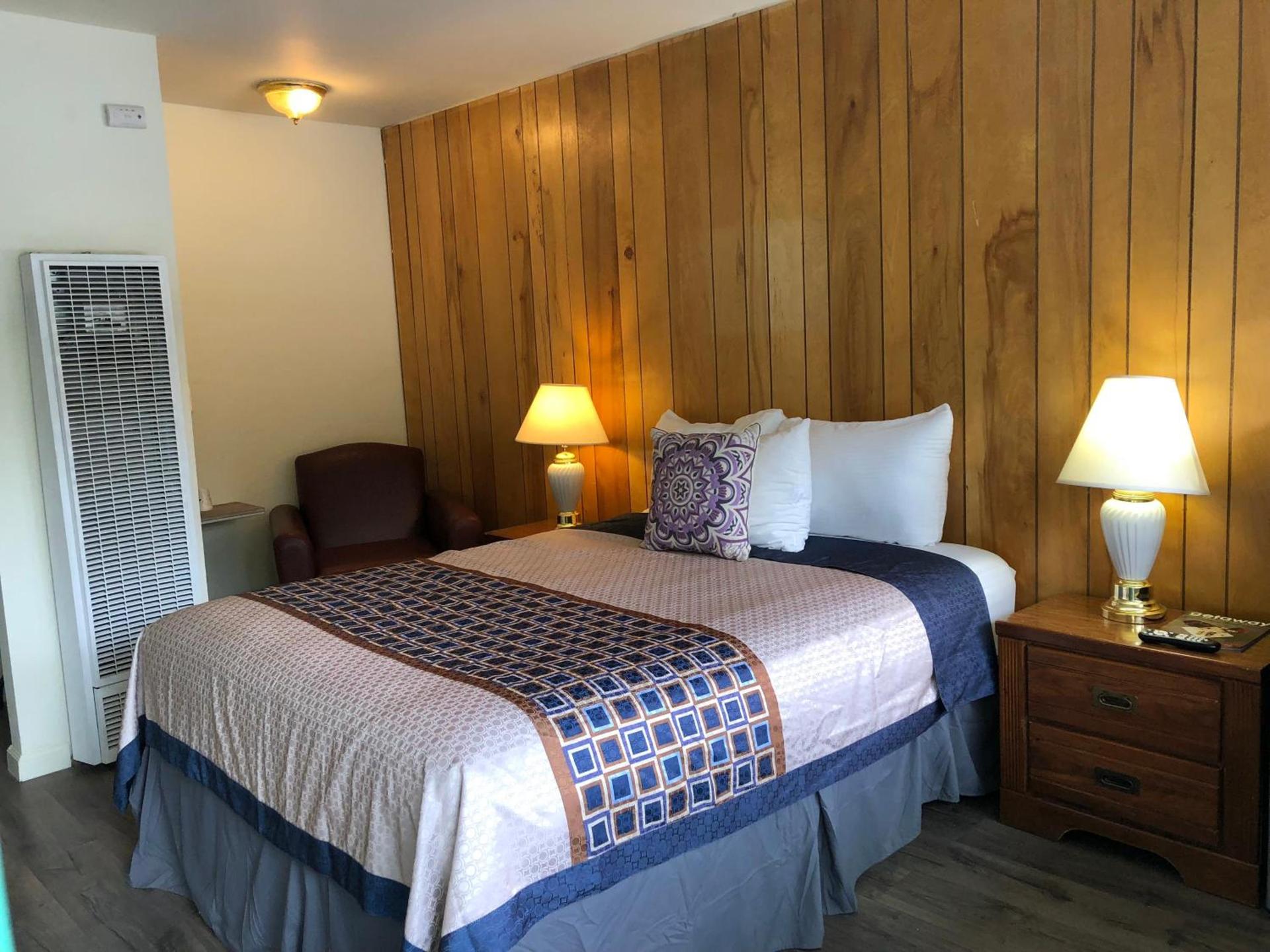 Cedar Inn & Suites photo 25