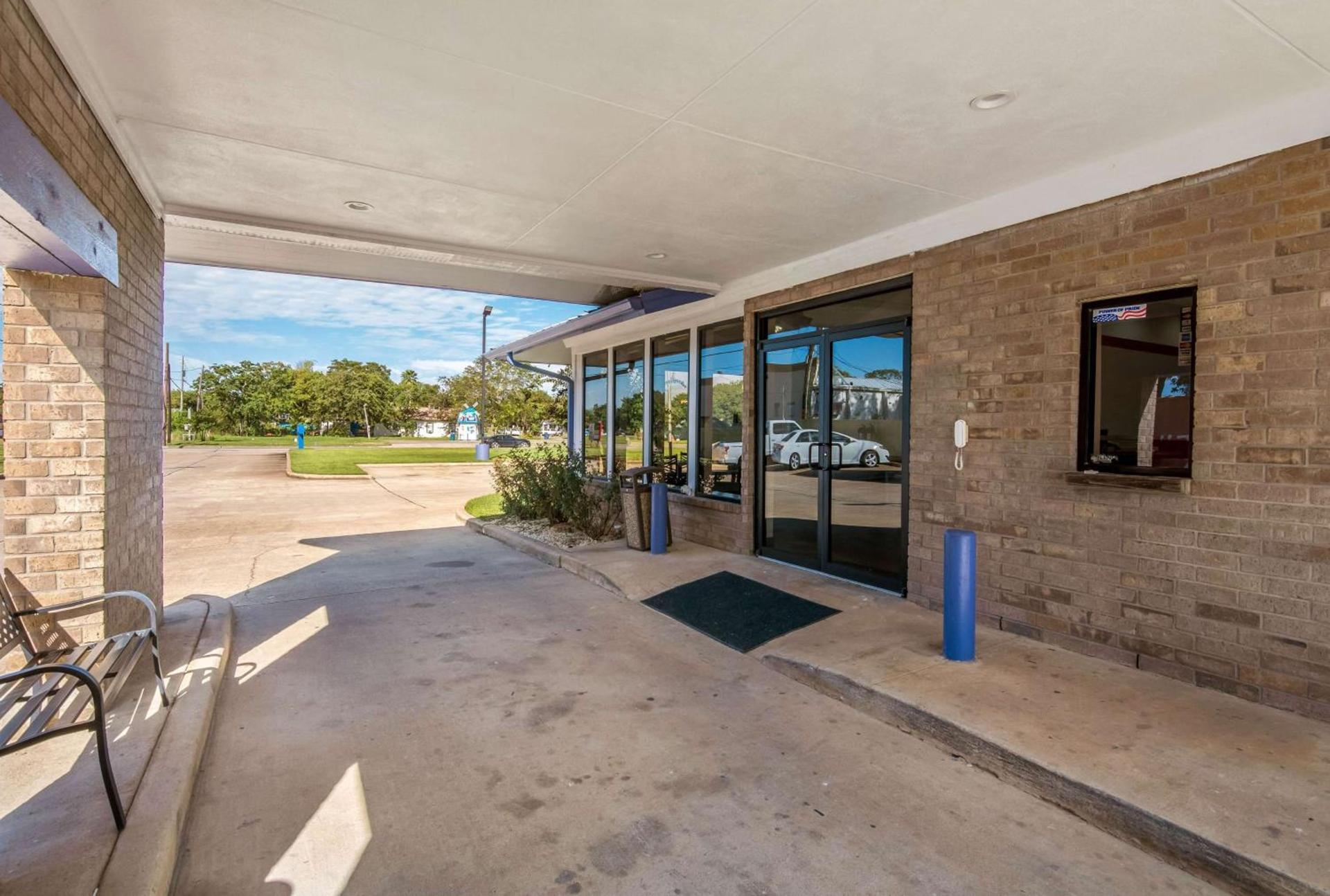 Motel 6-Freeport, TX photo 3