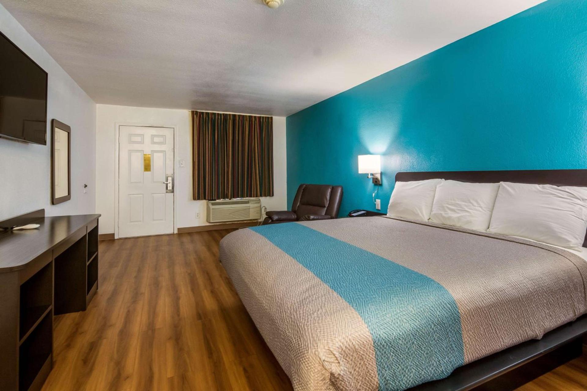 Motel 6-Freeport, TX photo 15