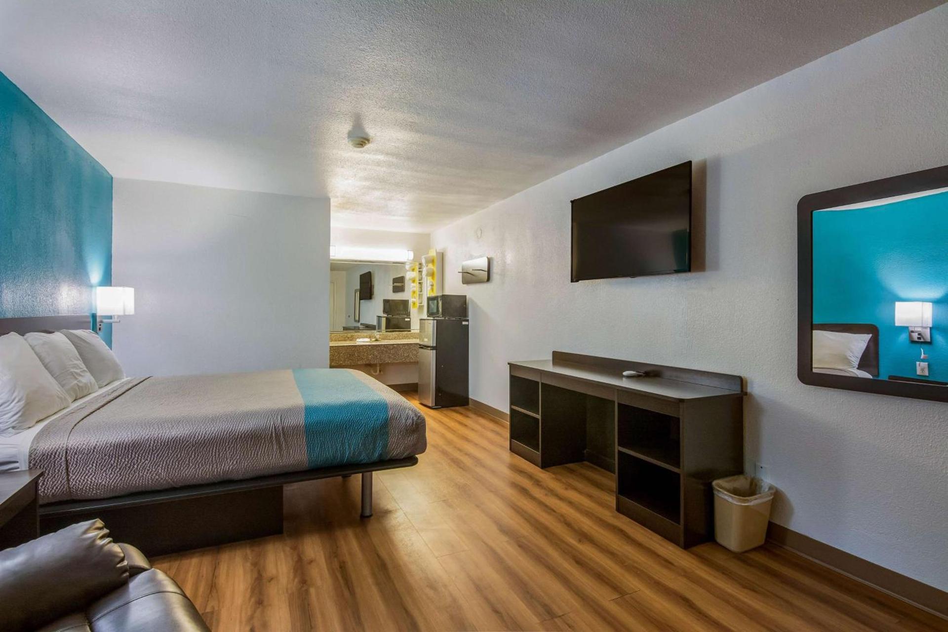 Motel 6-Freeport, TX photo 14