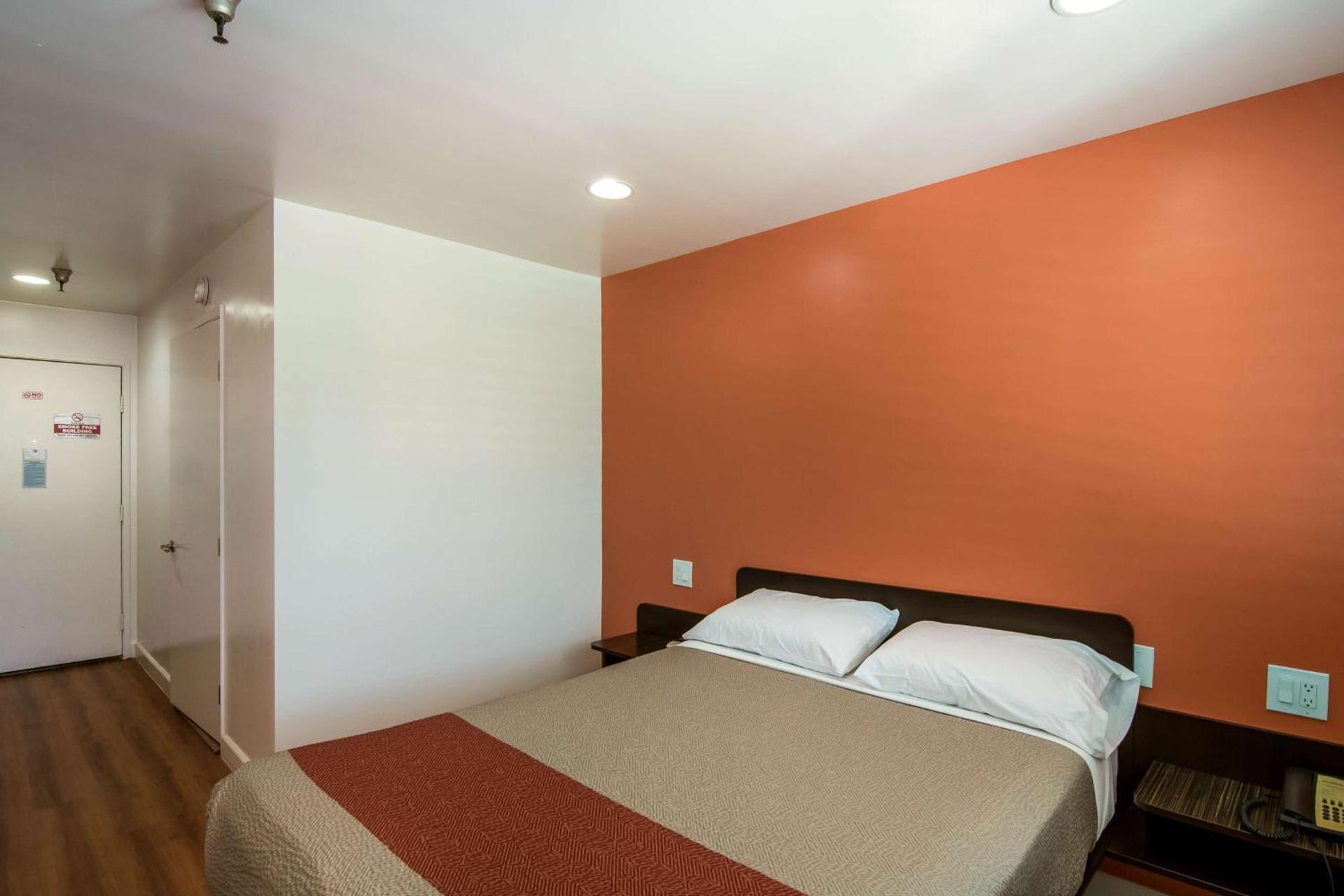 Motel 6 Monterey Park photo 11