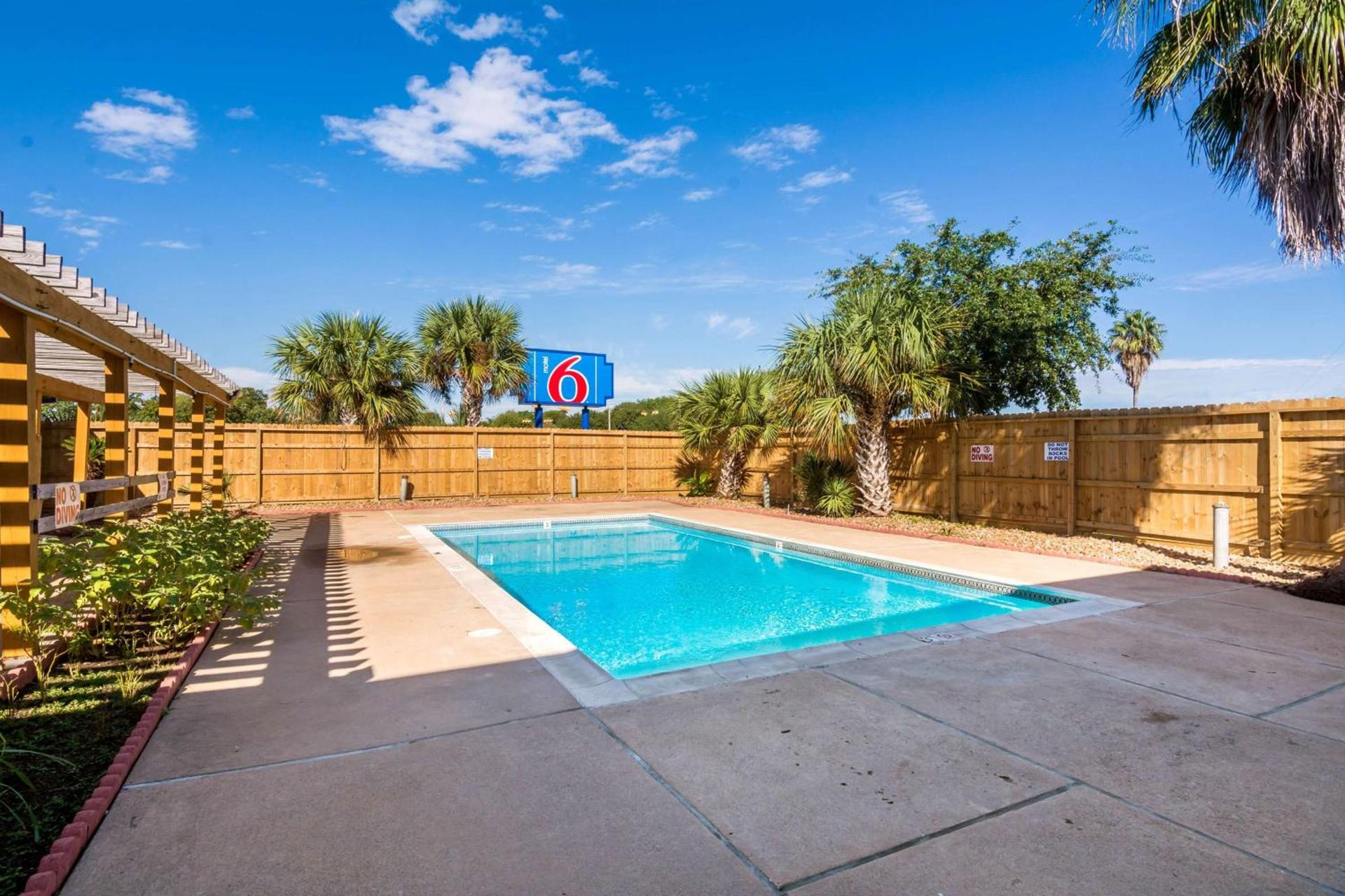 Motel 6-Freeport, TX photo 12
