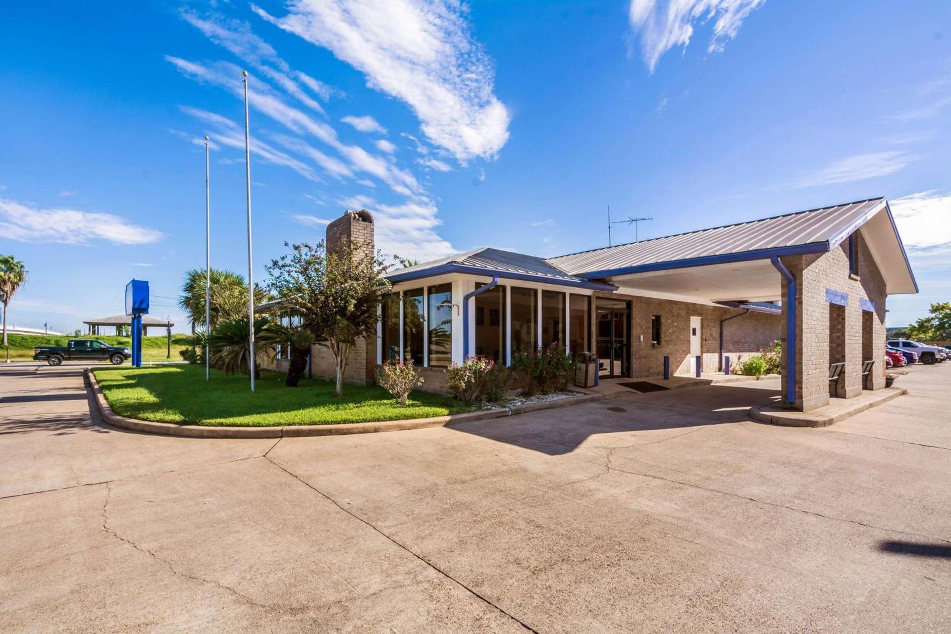 Motel 6-Freeport, TX photo 7