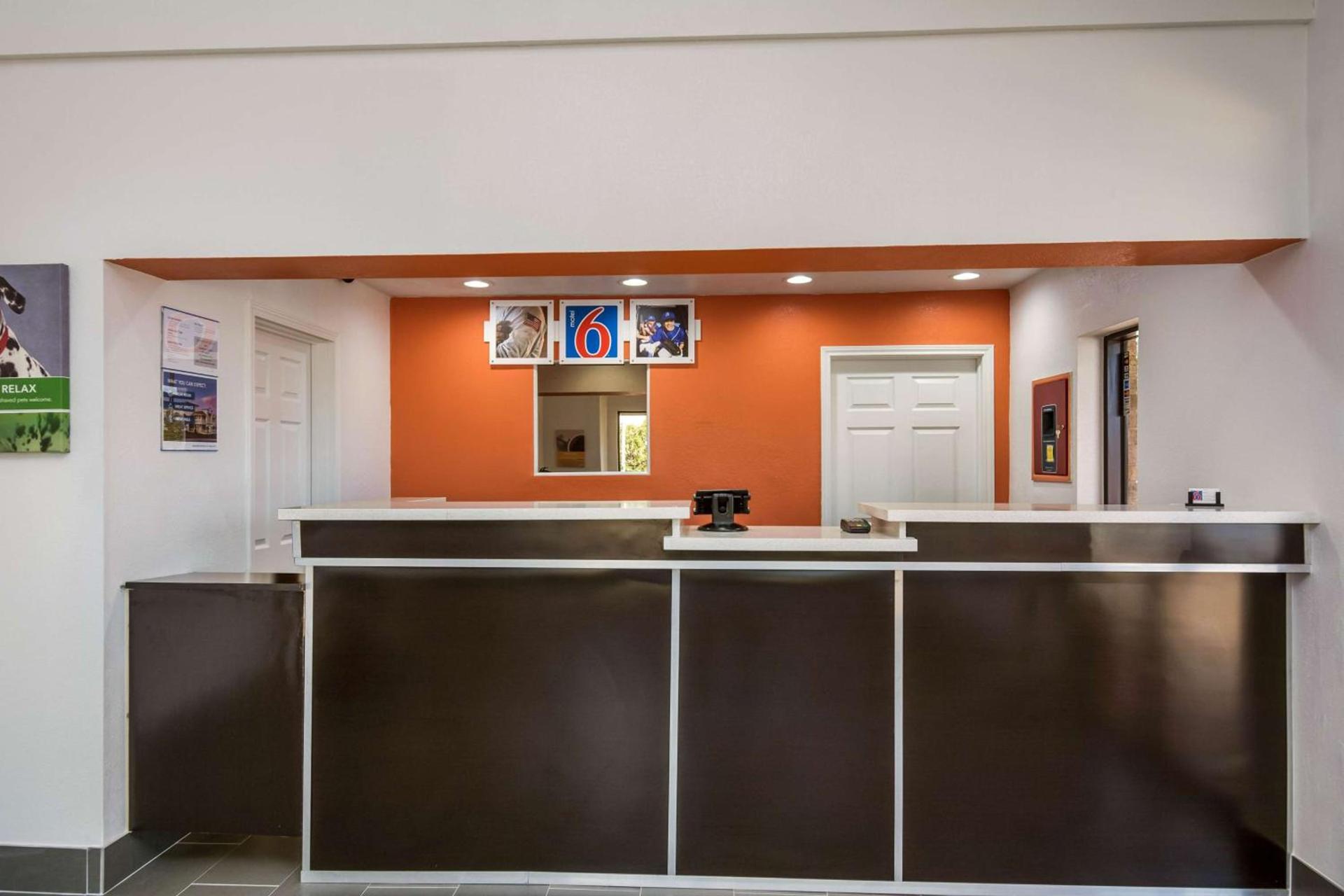 Motel 6-Freeport, TX photo 23