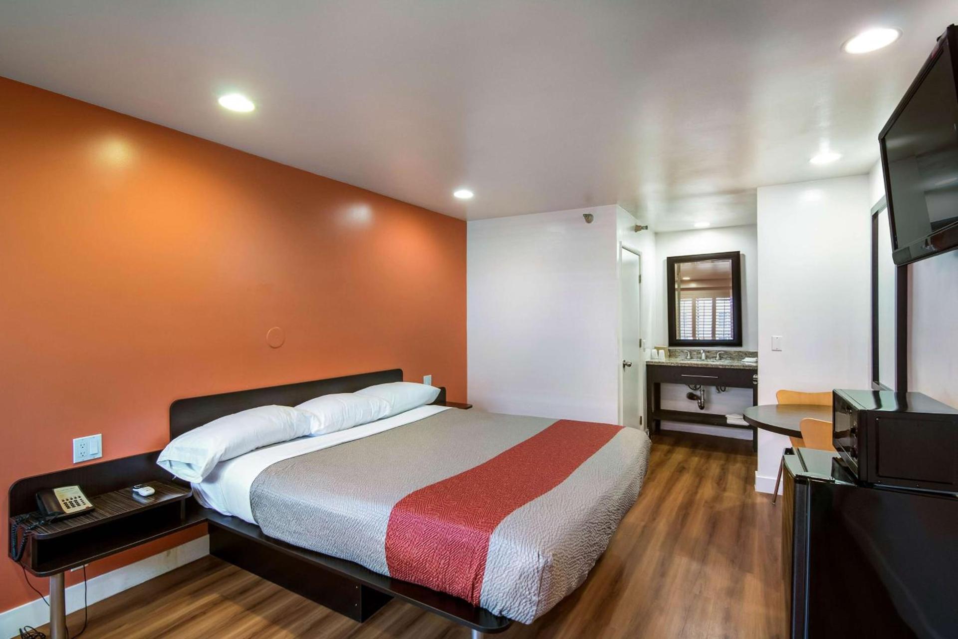 Motel 6 Monterey Park photo 9
