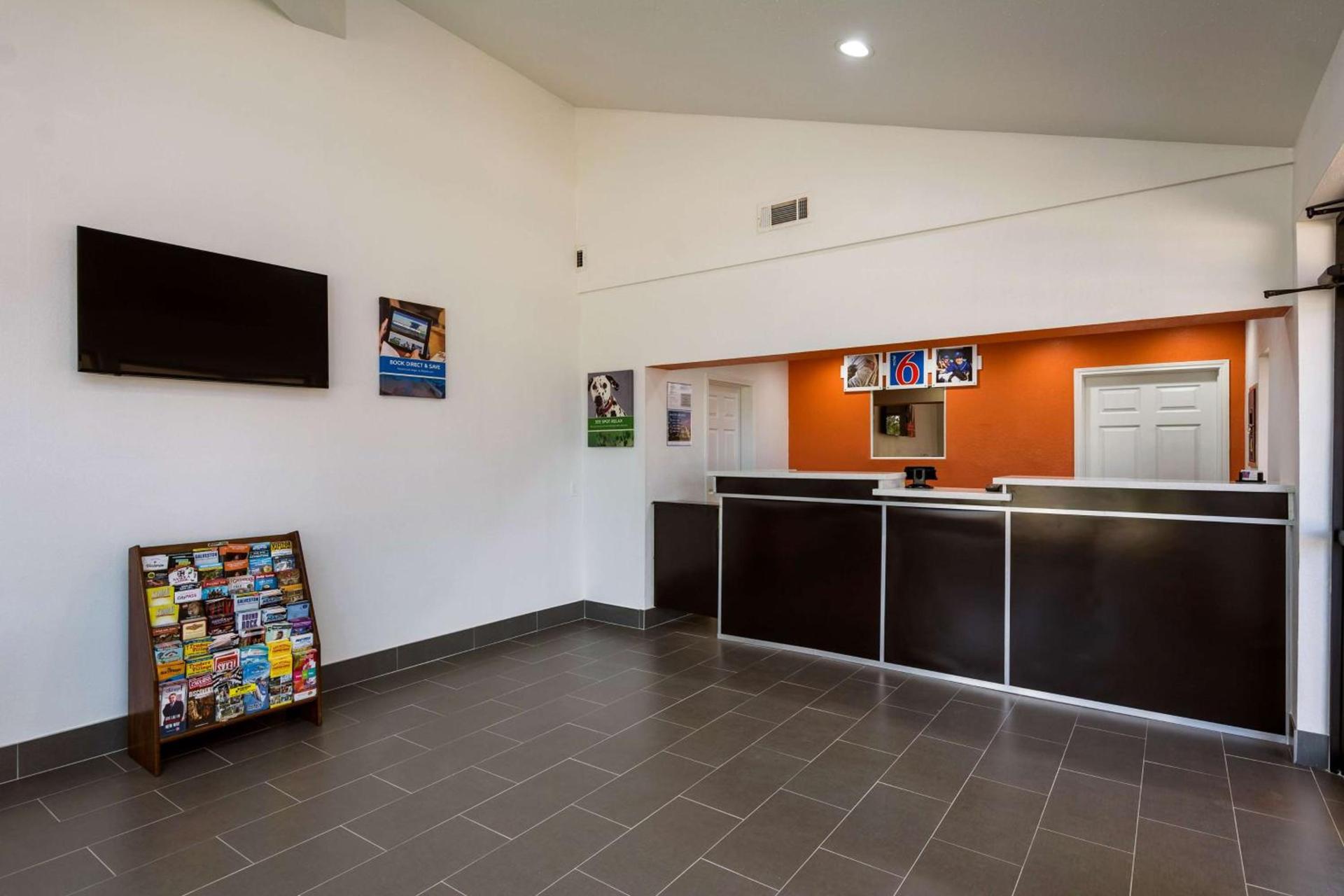 Motel 6-Freeport, TX photo 25