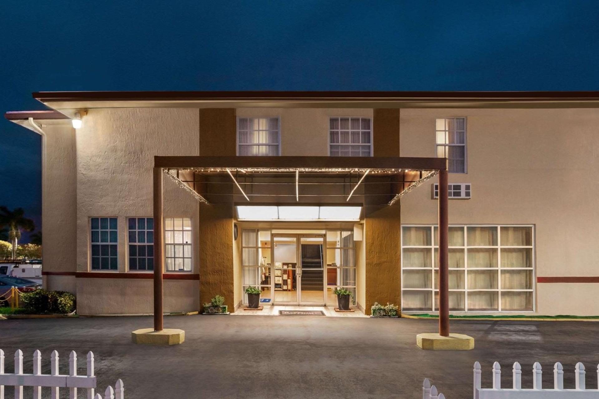 Belmont Inn & Suites photo 35
