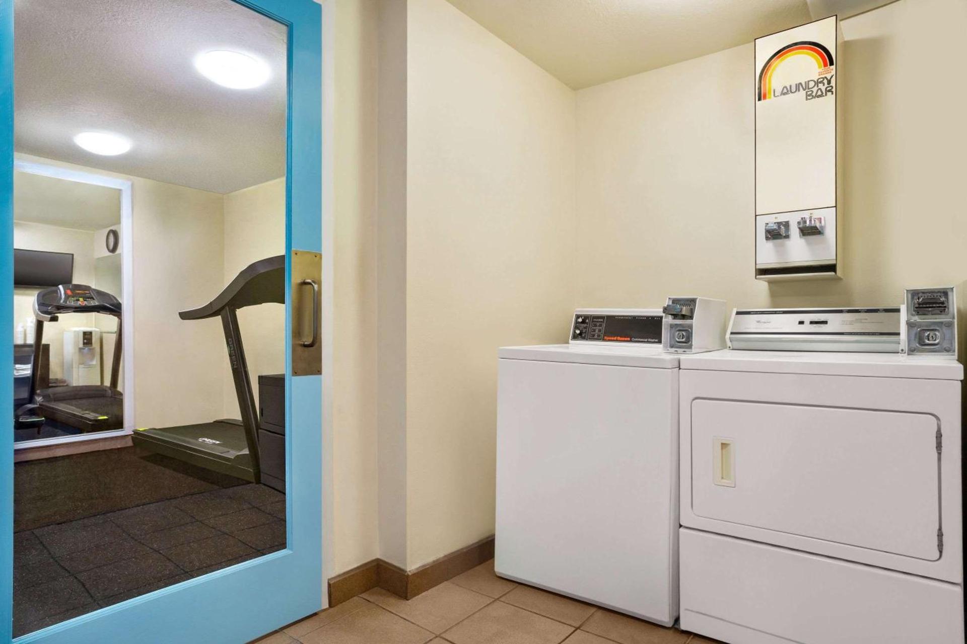 Belmont Inn & Suites photo 38