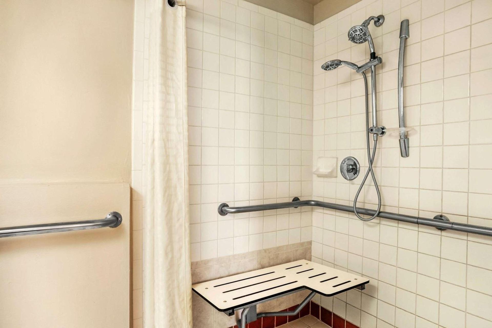 Belmont Inn & Suites photo 37