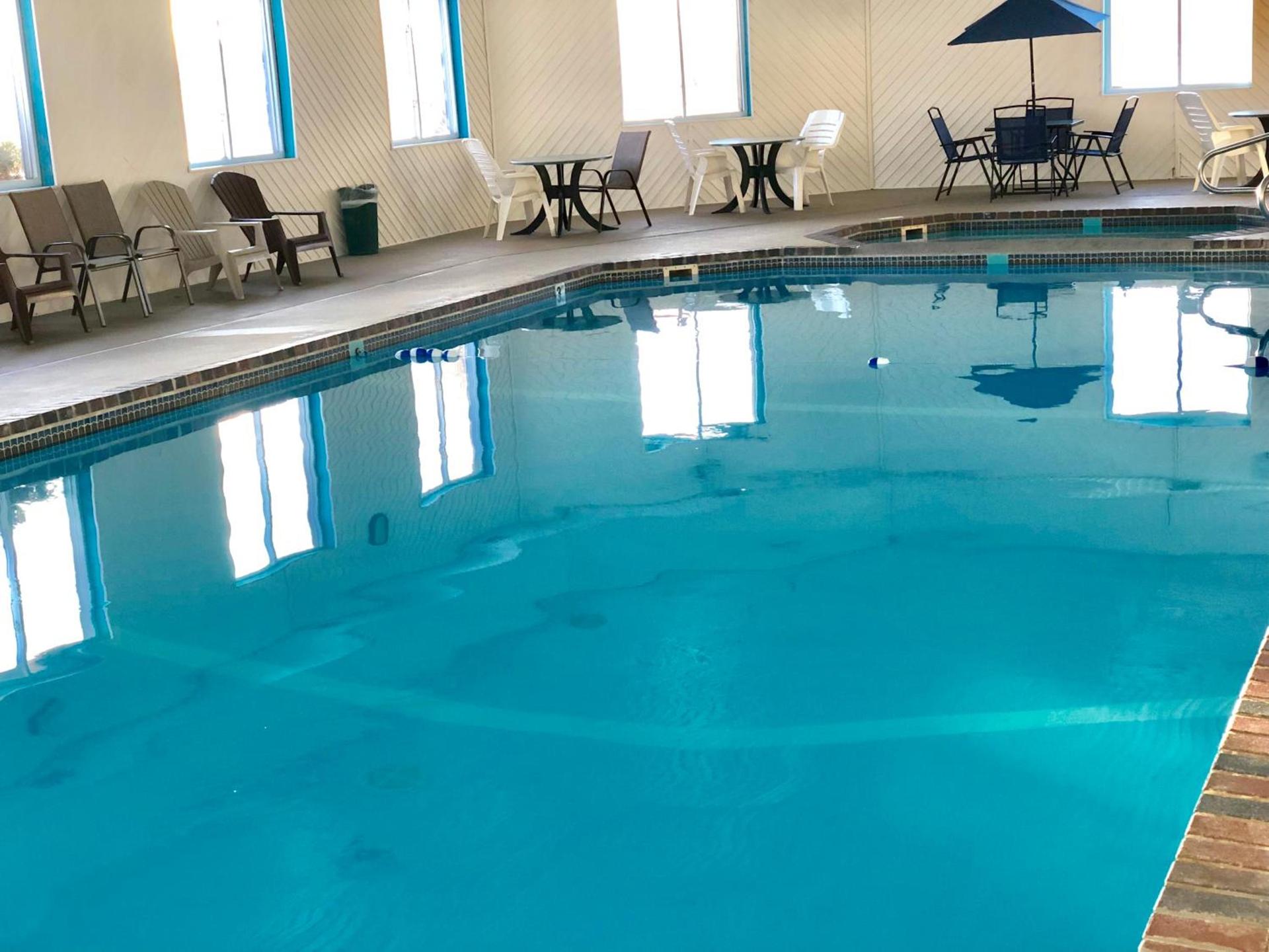 Super 8 by Wyndham Escanaba photo 21