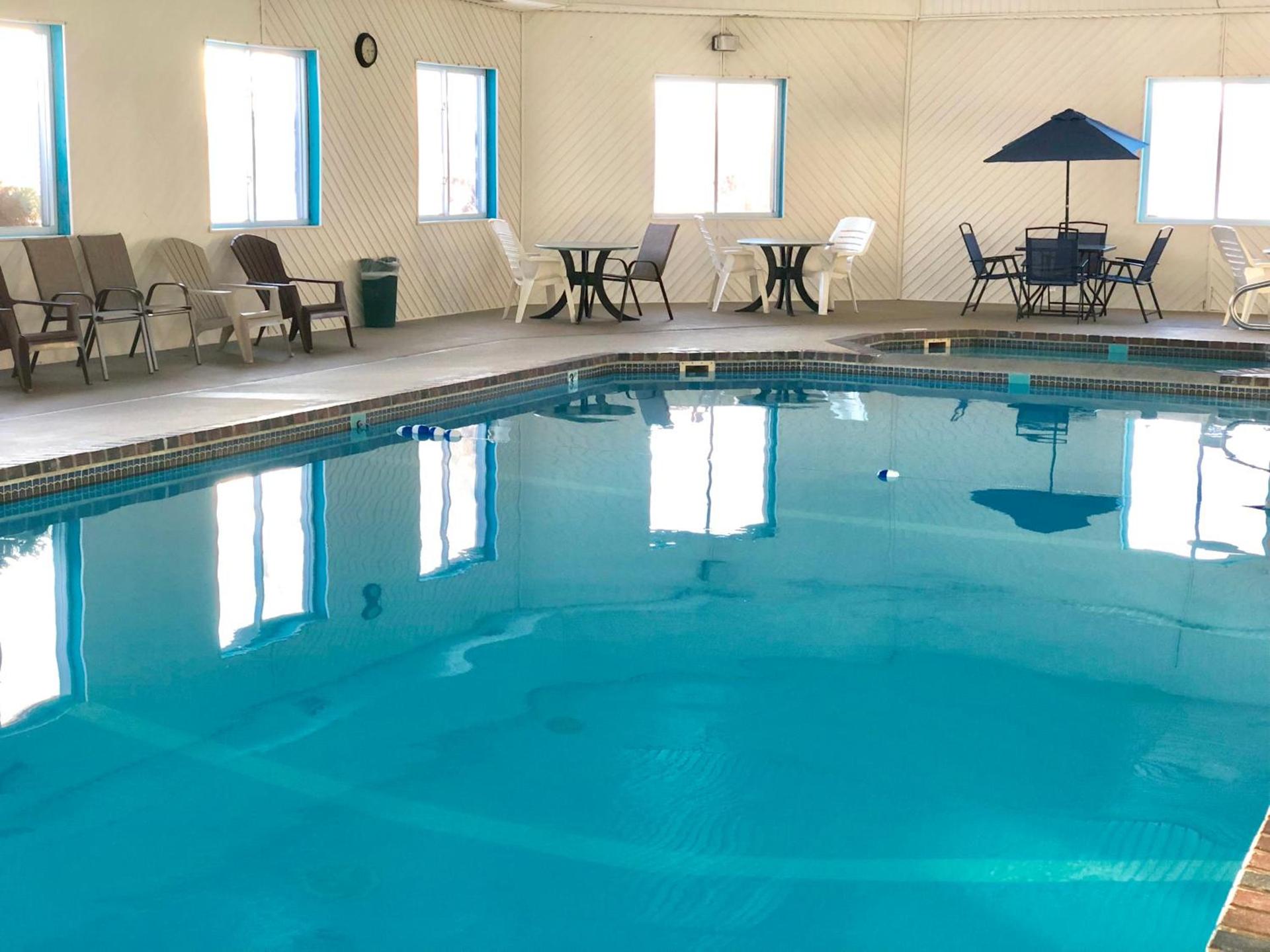 Super 8 by Wyndham Escanaba photo 20