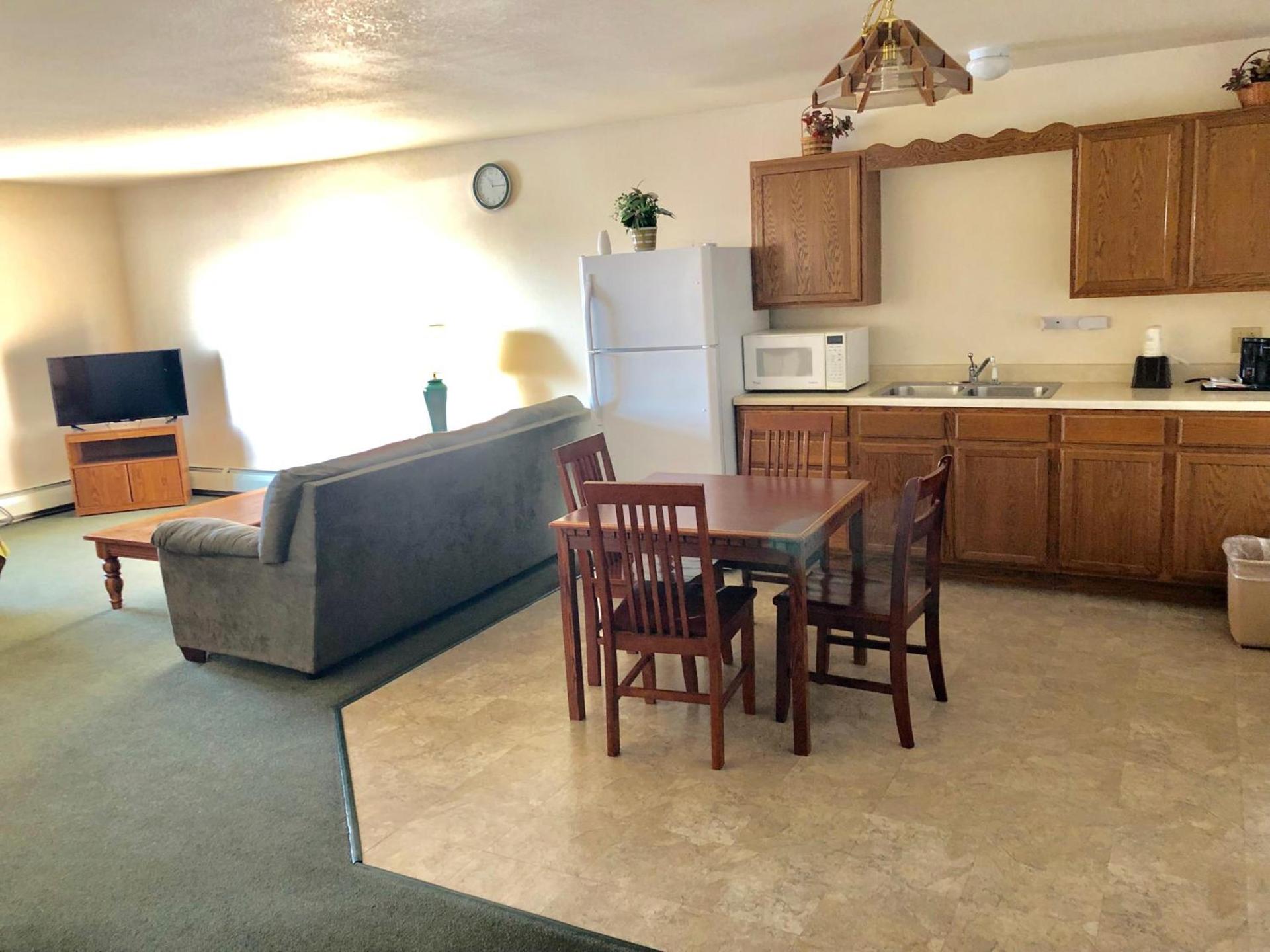 Super 8 by Wyndham Escanaba photo 18