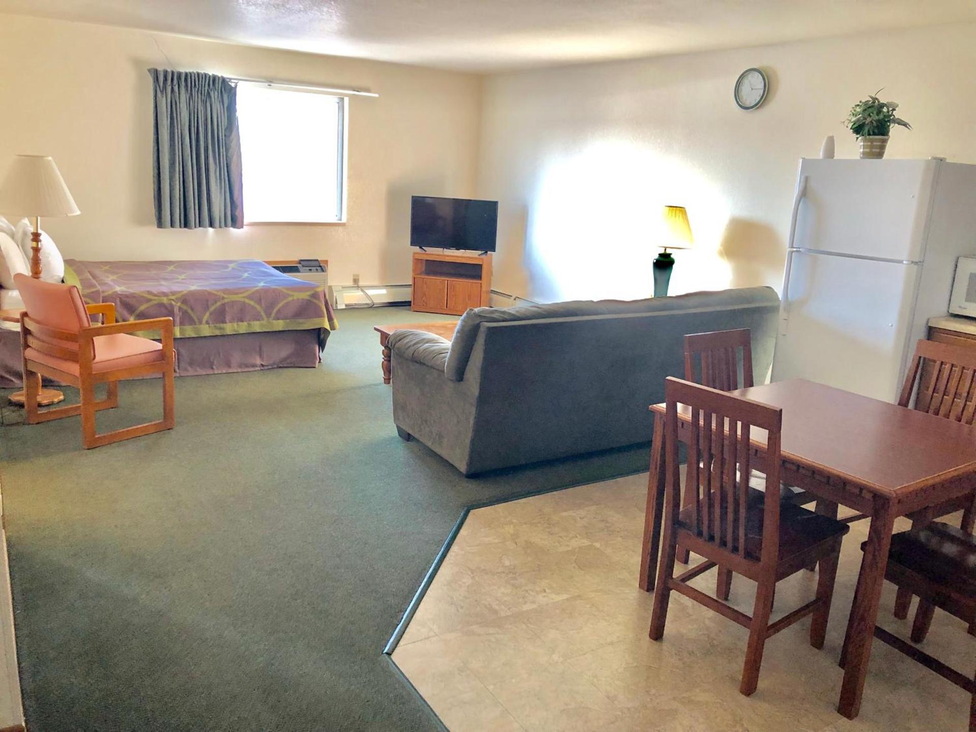 Super 8 by Wyndham Escanaba photo 17
