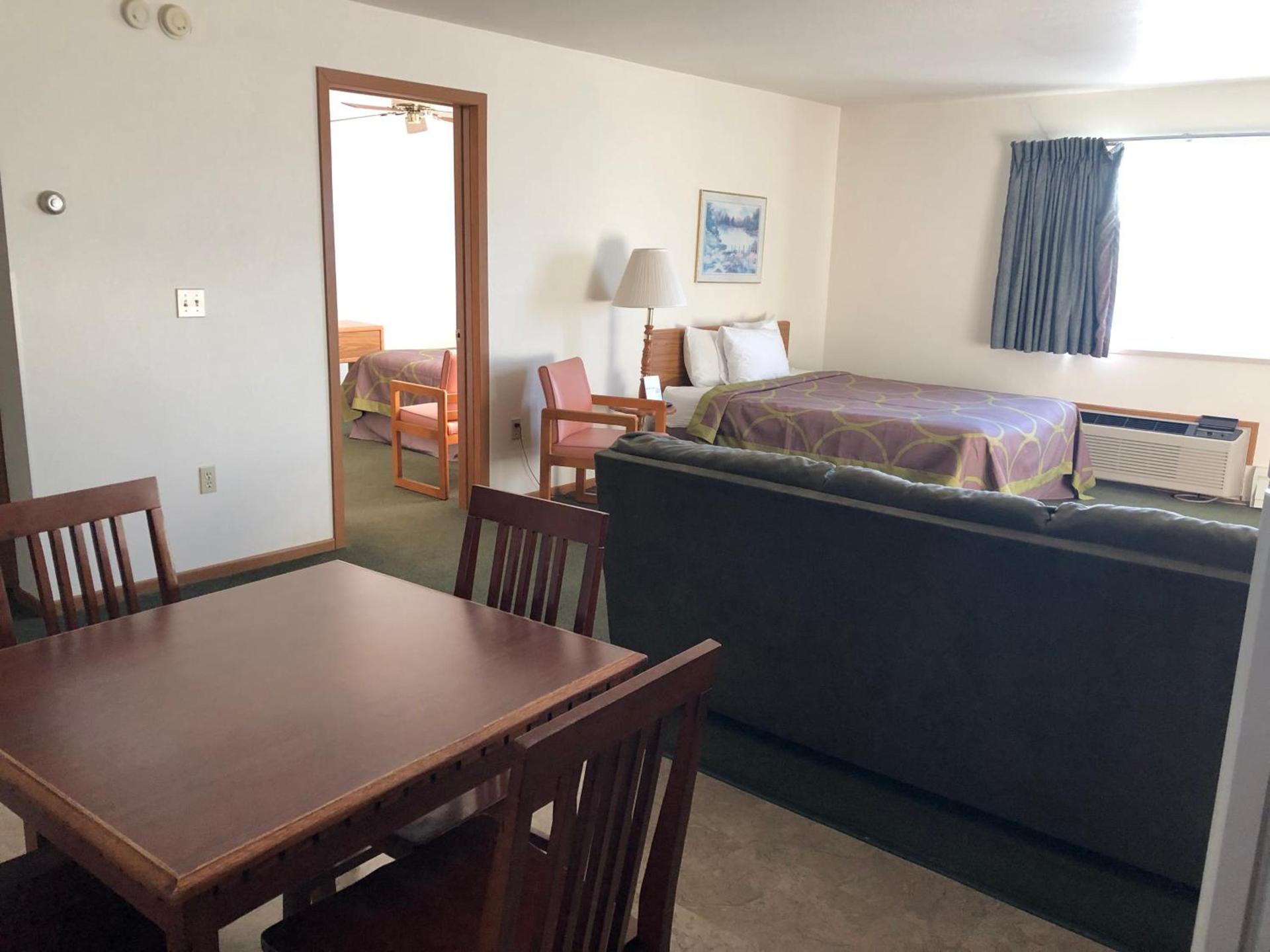 Super 8 by Wyndham Escanaba photo 16