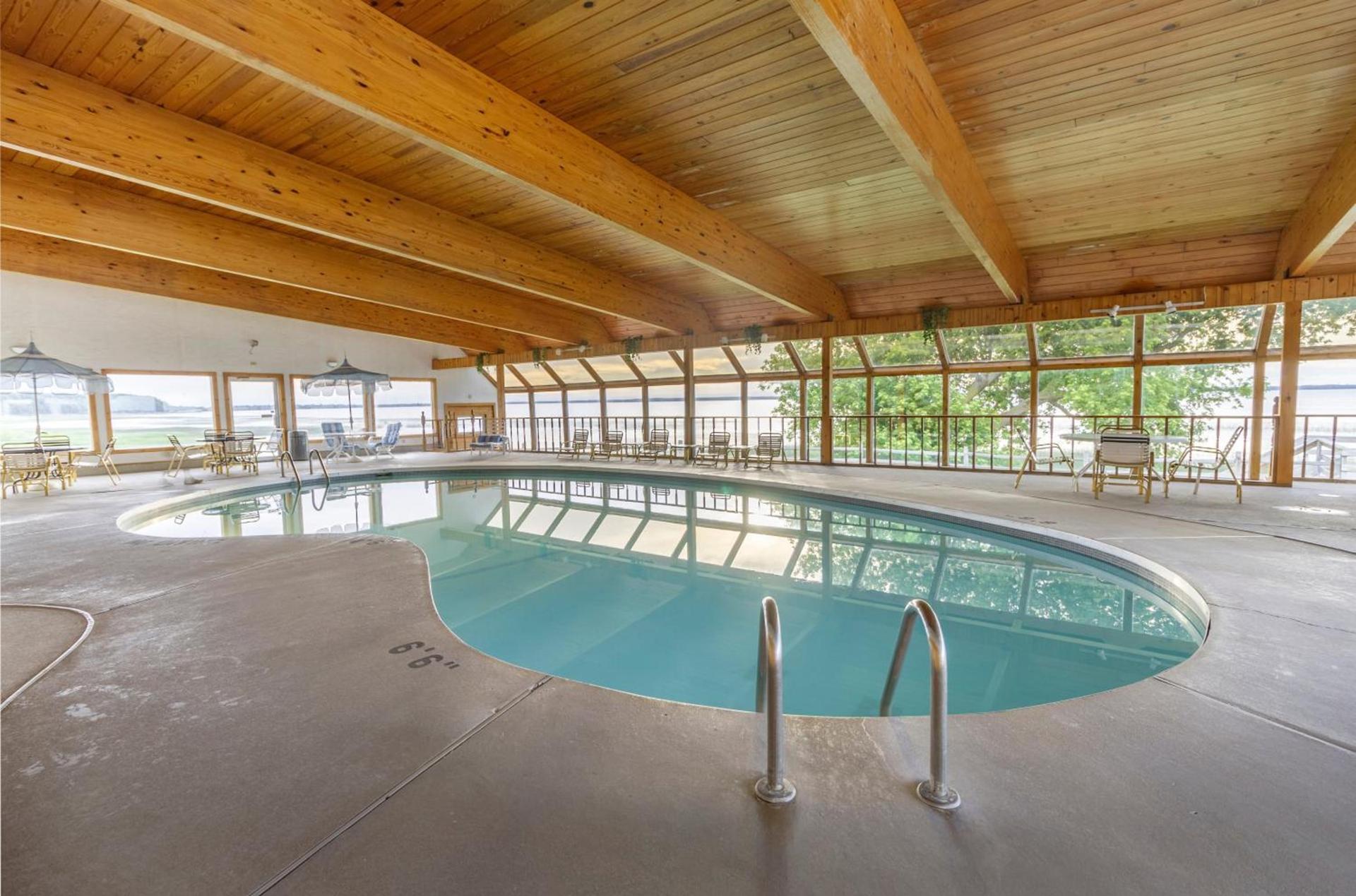 Terrace Bay Hotel - Lakefront photo 4