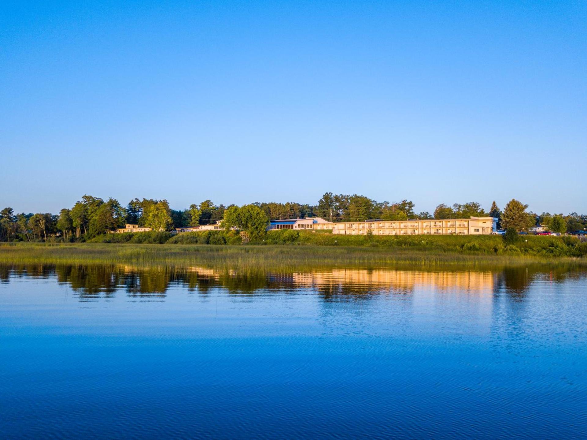 Terrace Bay Hotel - Lakefront — hotel in Escanaba