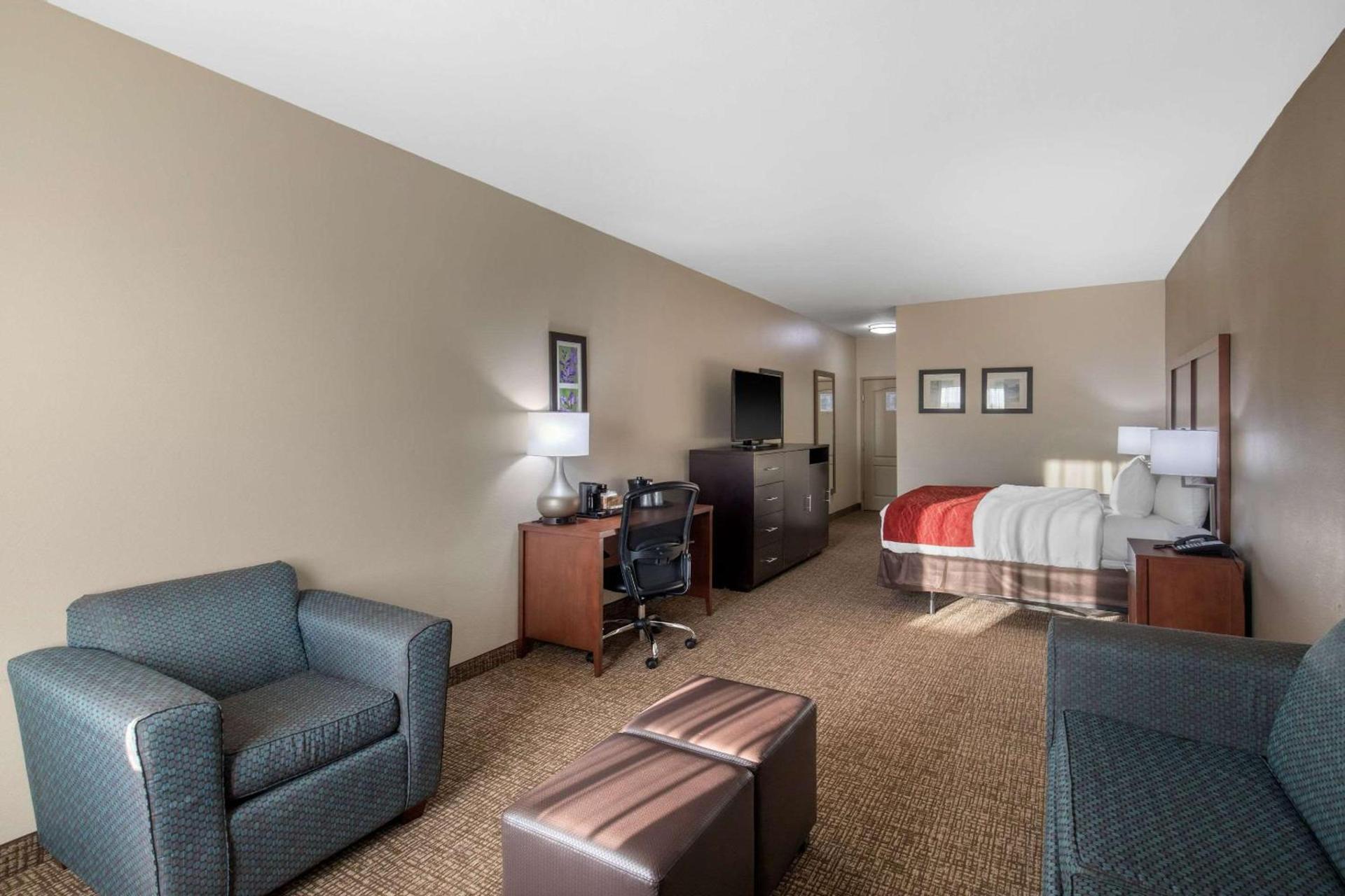 Comfort Inn & Suites Cedar Hill Duncanville photo 24
