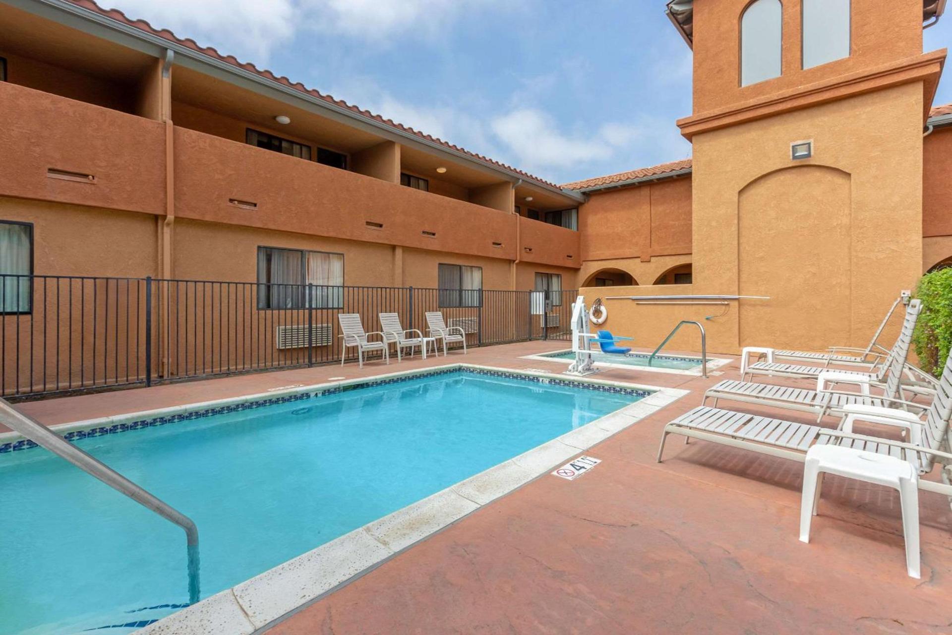 Quality Inn & Suites Oceanside Near Camp Pendleton photo 8
