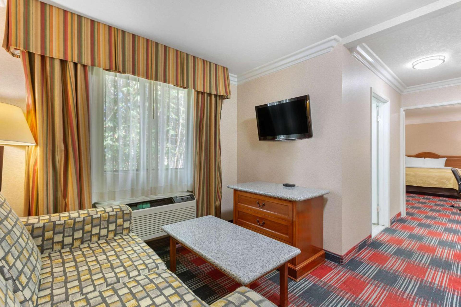 Quality Inn & Suites Oceanside Near Camp Pendleton photo 7