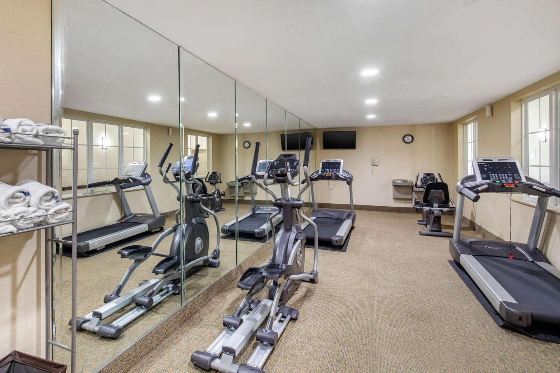 Comfort Inn & Suites Cedar Hill Duncanville photo 30
