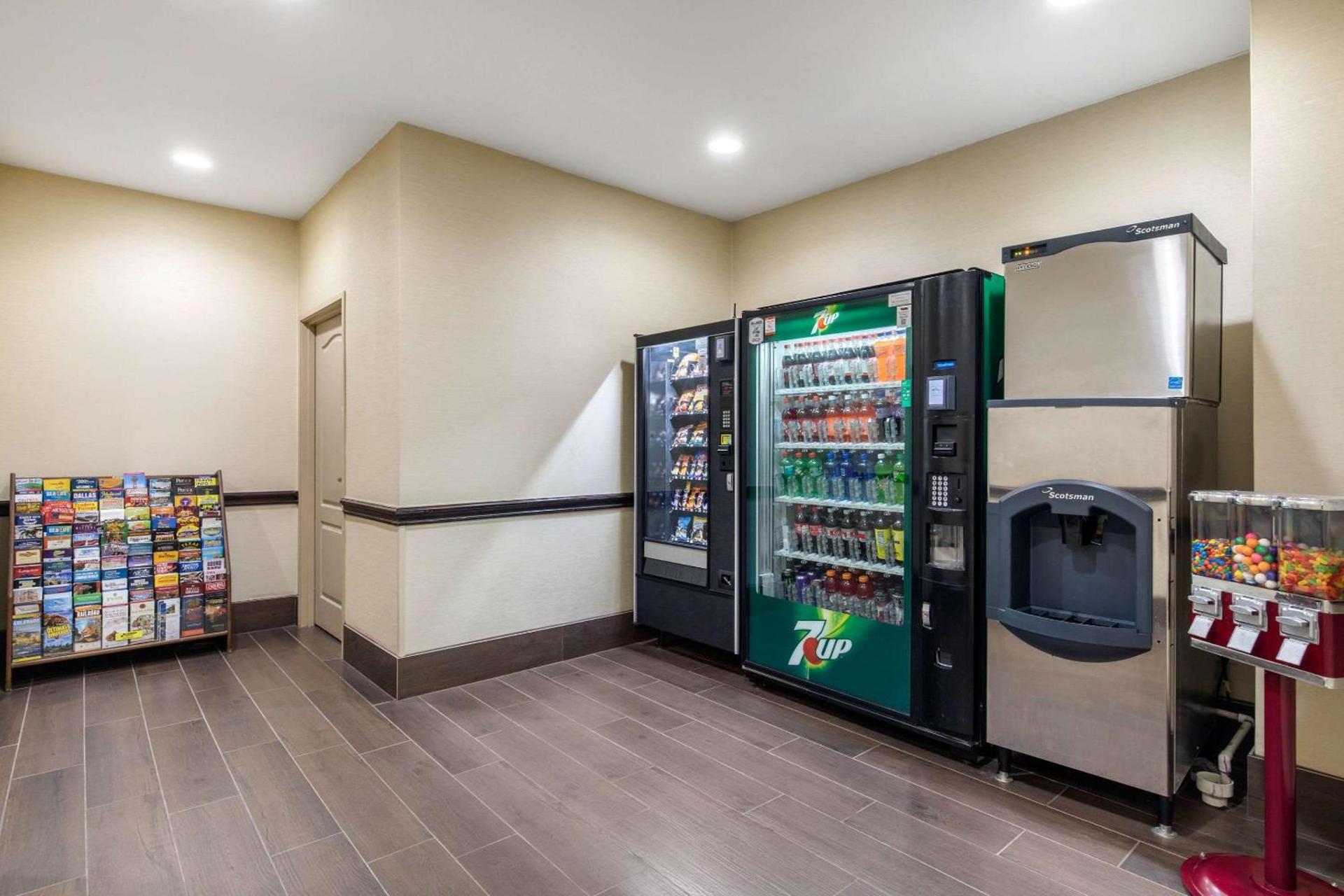 Comfort Inn & Suites Cedar Hill Duncanville photo 34