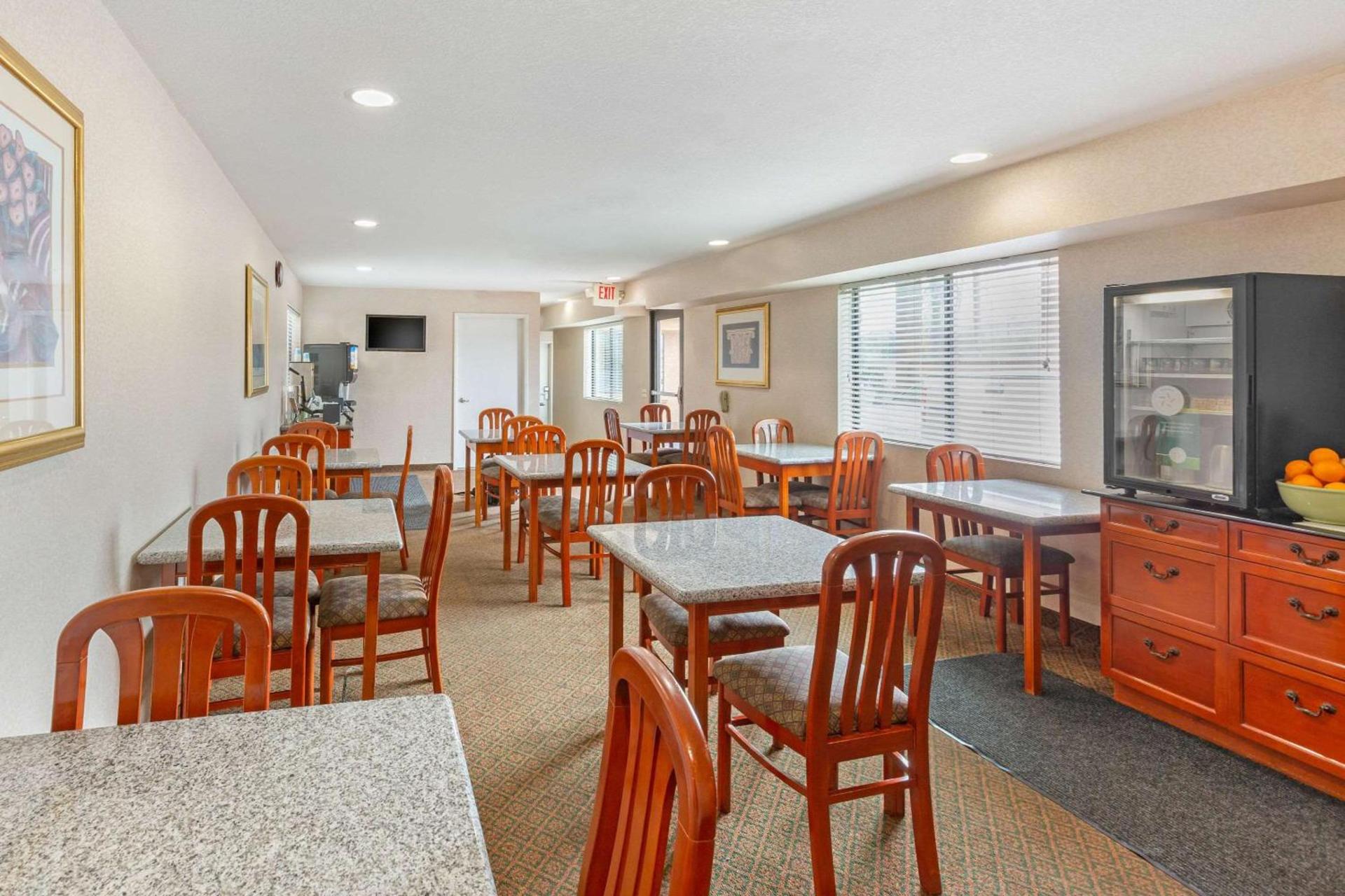 Quality Inn & Suites Oceanside Near Camp Pendleton photo 3
