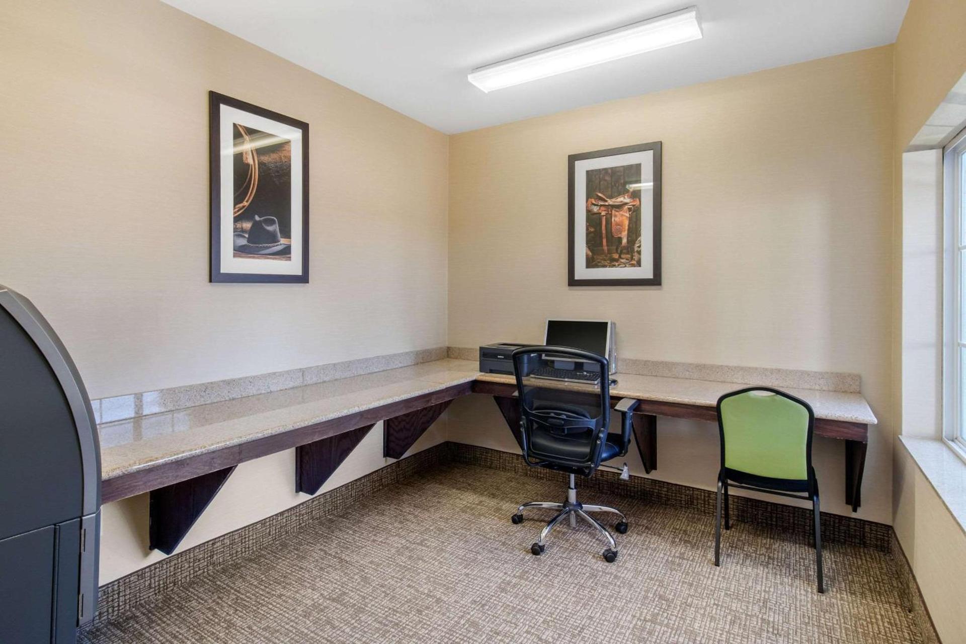Comfort Inn & Suites Cedar Hill Duncanville photo 31