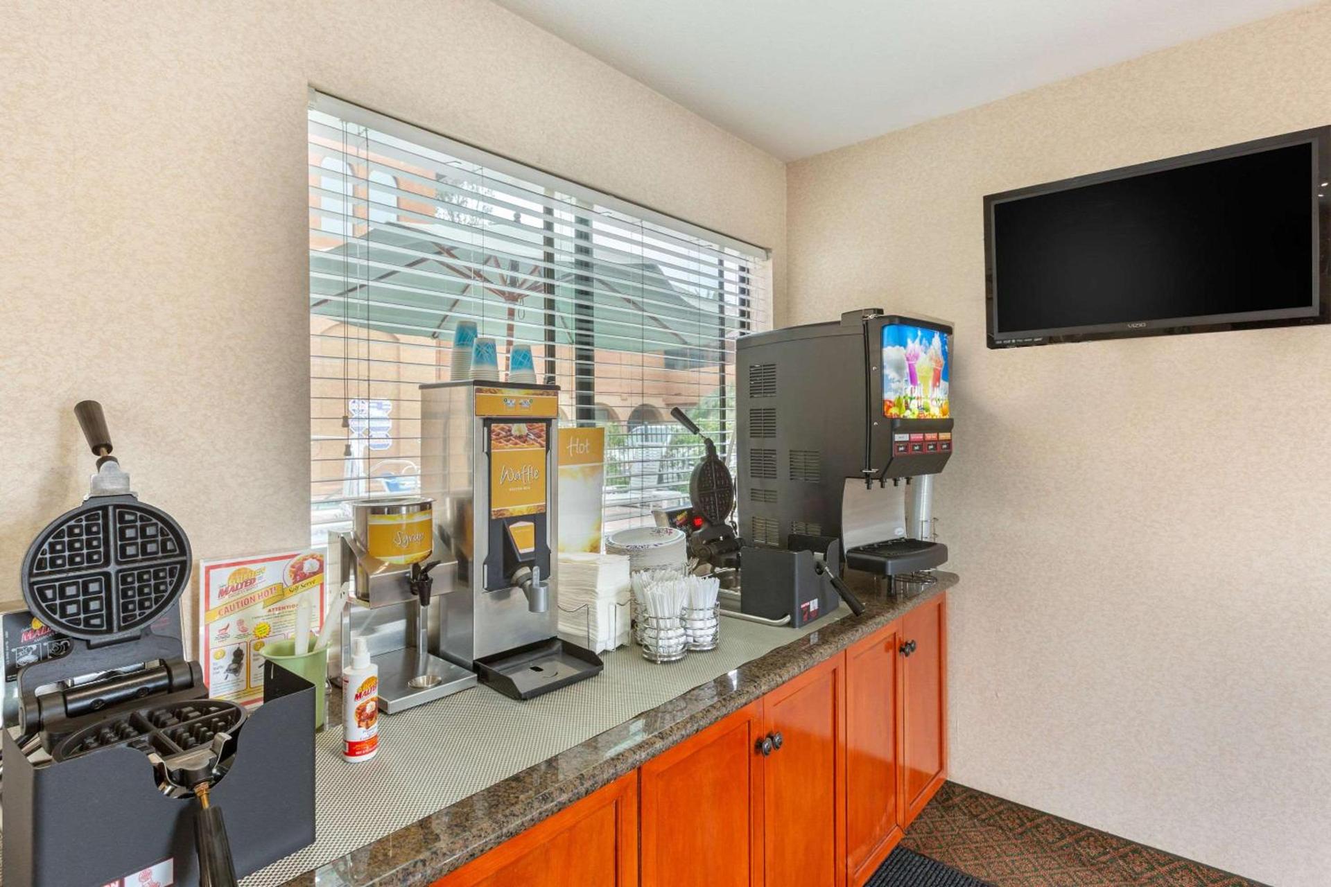 Quality Inn & Suites Oceanside Near Camp Pendleton photo 34
