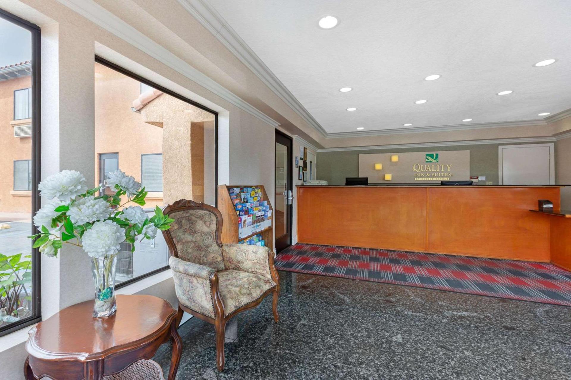Quality Inn & Suites Oceanside Near Camp Pendleton photo 2