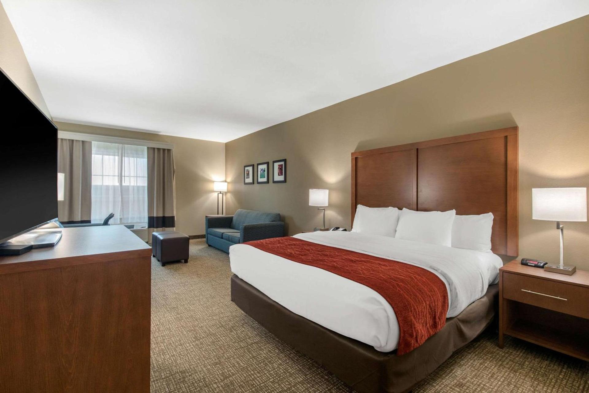 Comfort Inn & Suites Cedar Hill Duncanville photo 18