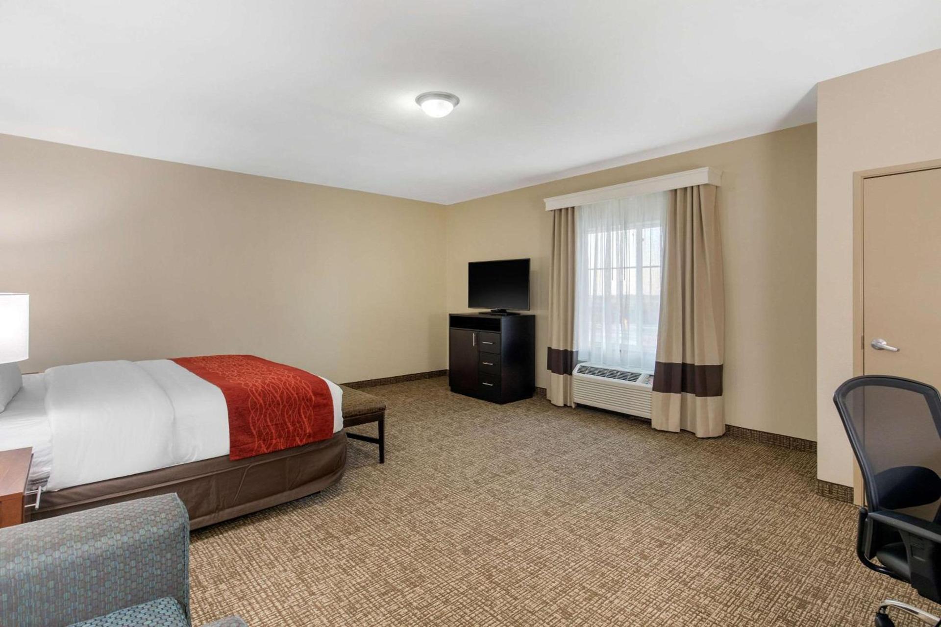 Comfort Inn & Suites Cedar Hill Duncanville photo 27