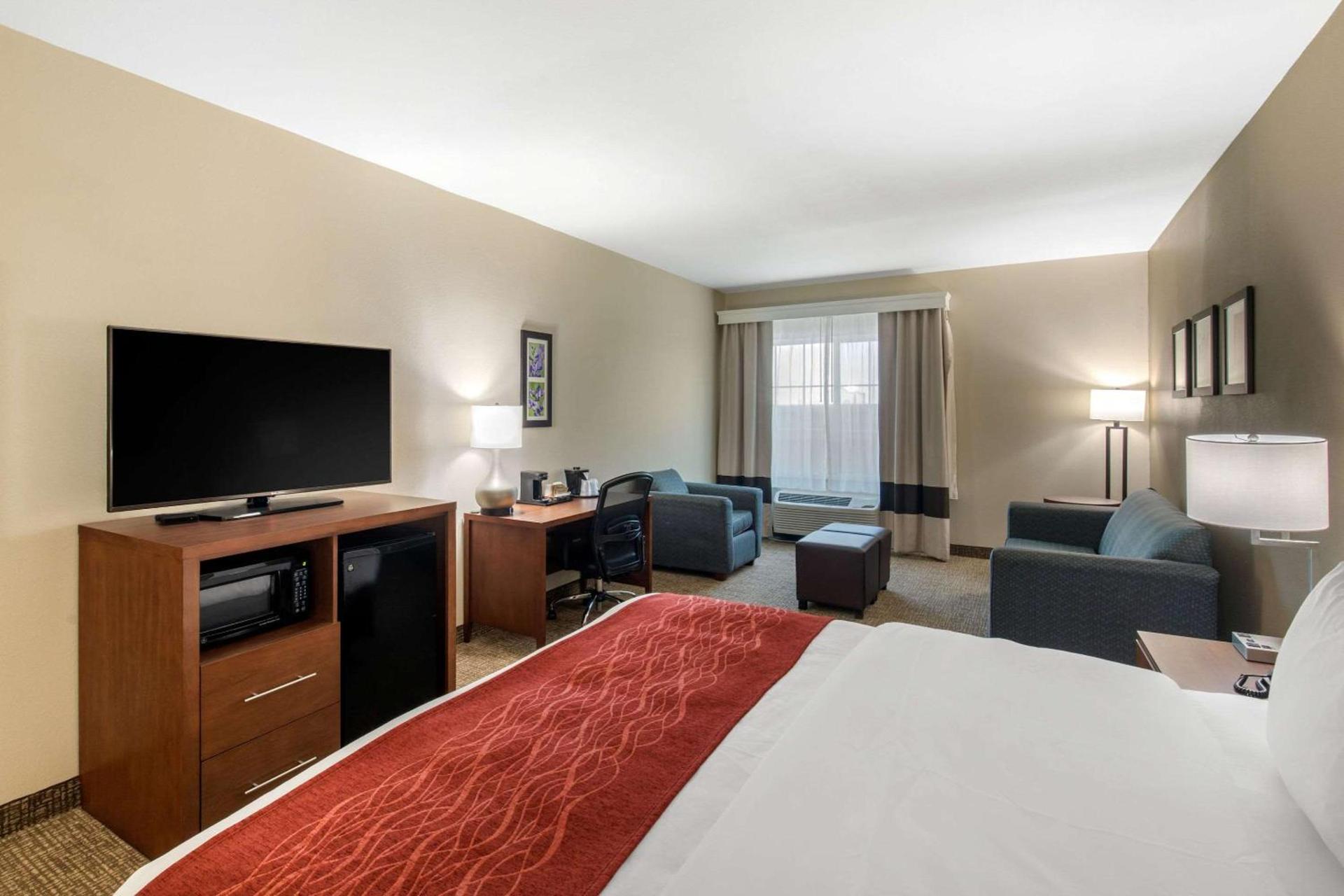 Comfort Inn & Suites Cedar Hill Duncanville photo 19