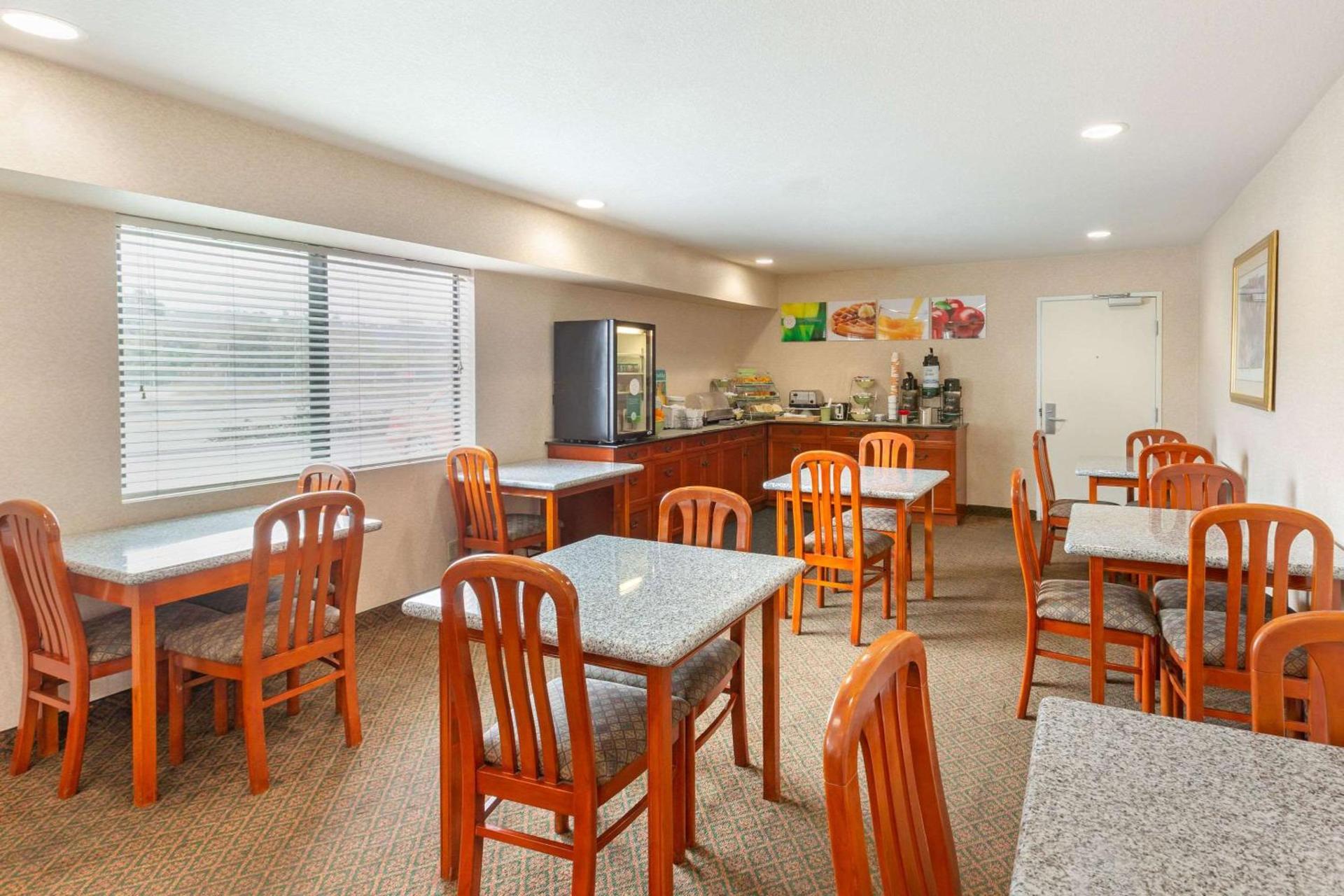 Quality Inn & Suites Oceanside Near Camp Pendleton photo 33