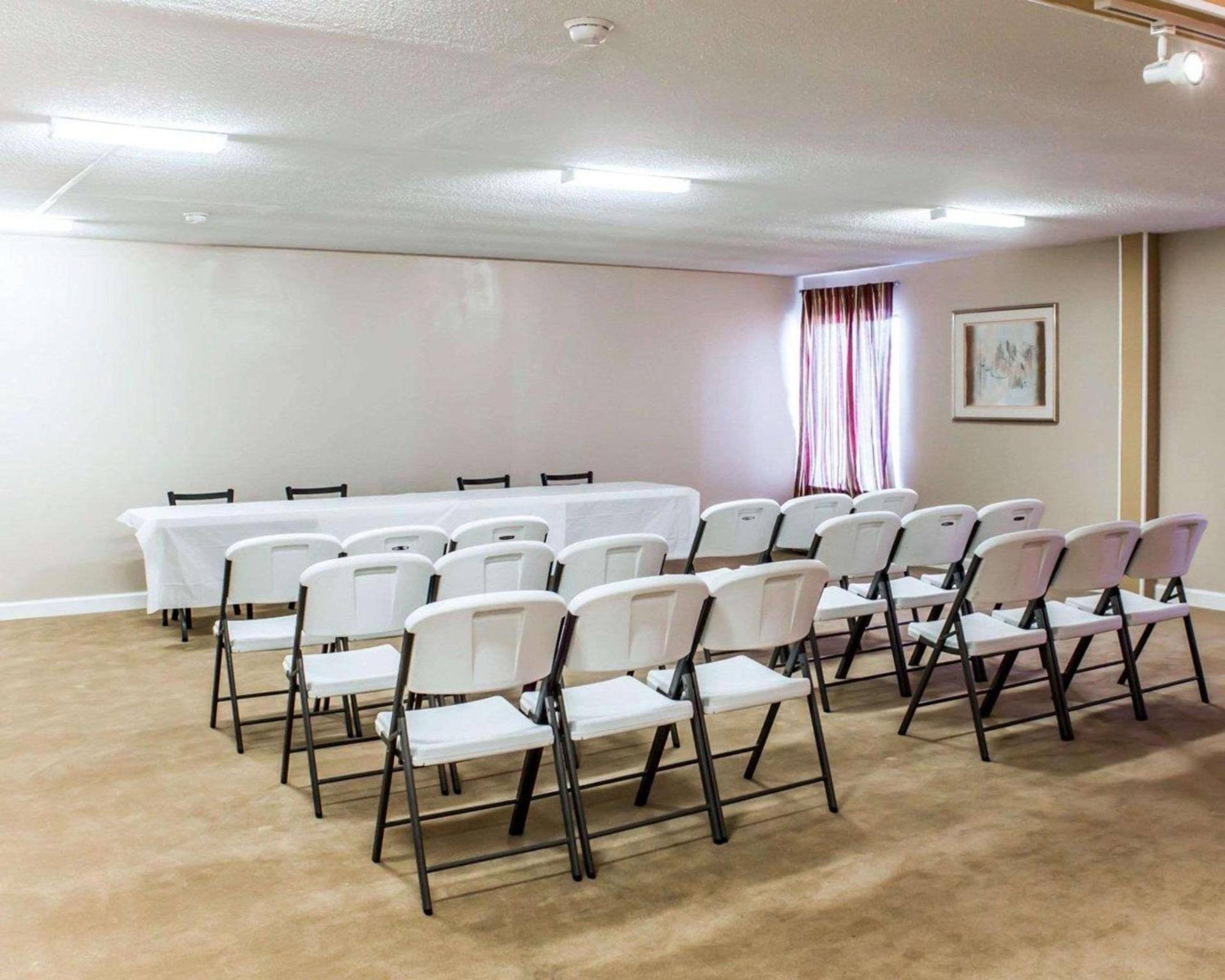 Econo Lodge Burlington I-40 photo 26