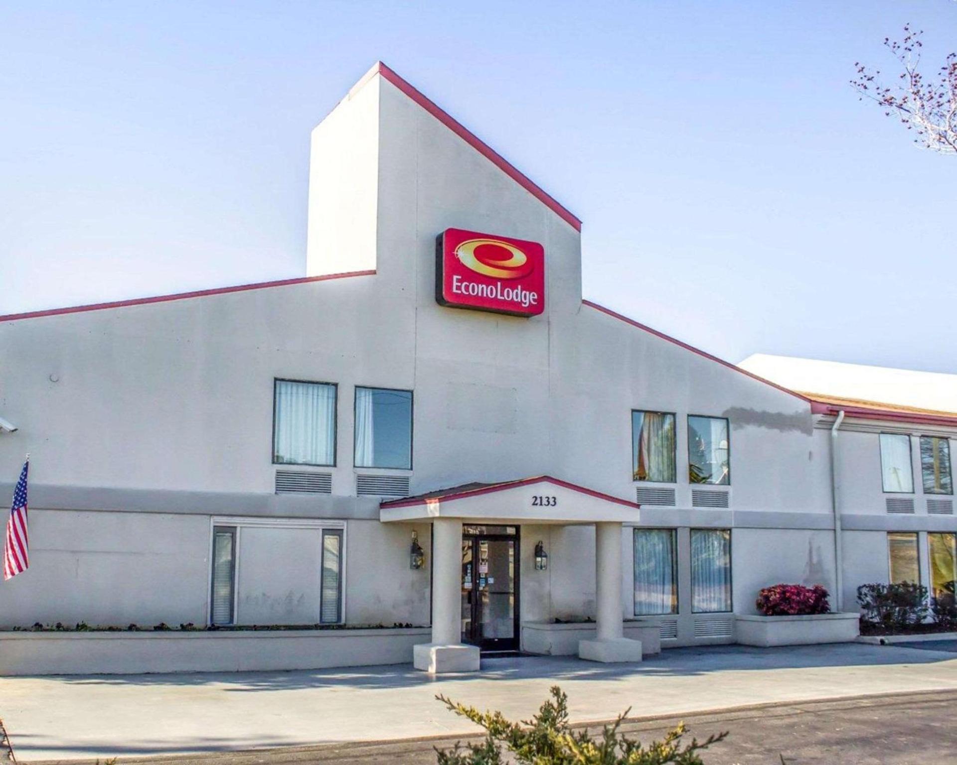 Econo Lodge Burlington I-40 — hotel in Burlington