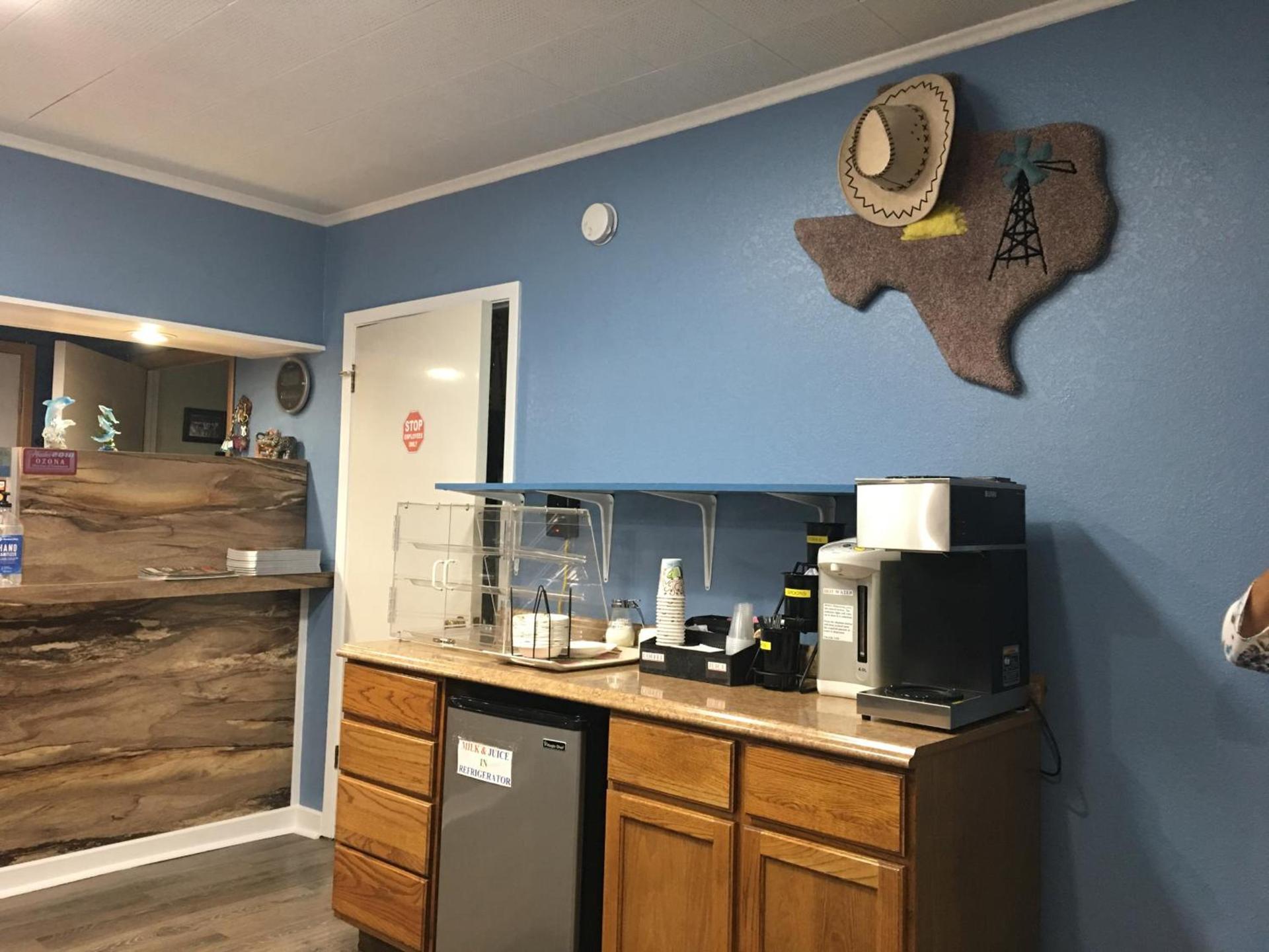 Americas Best Value Inn Ozona photo 16