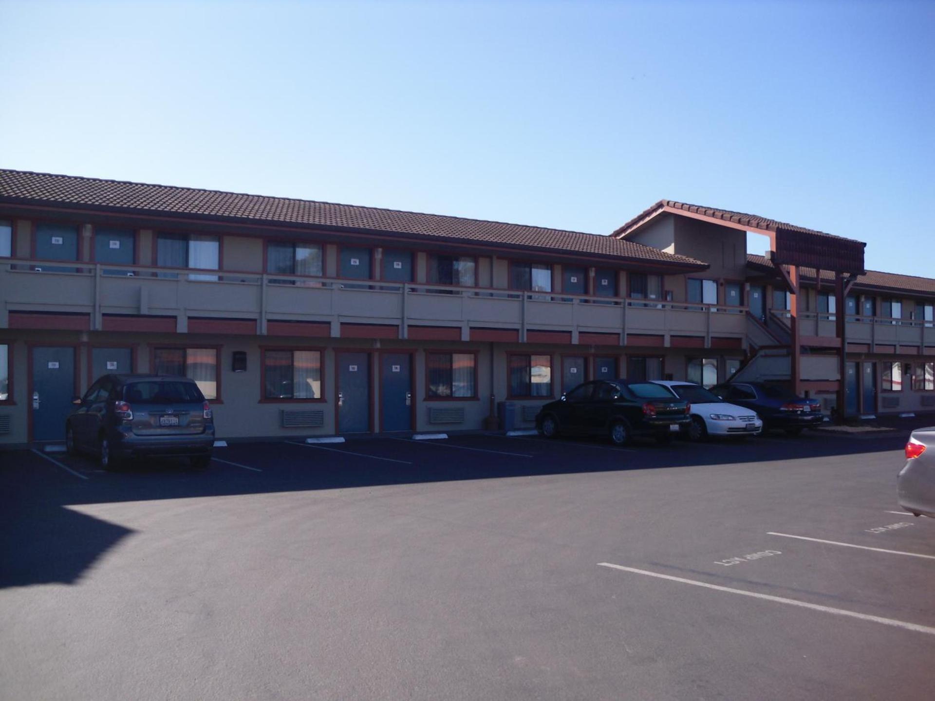 Super 8 by Wyndham Fort Bragg photo 27