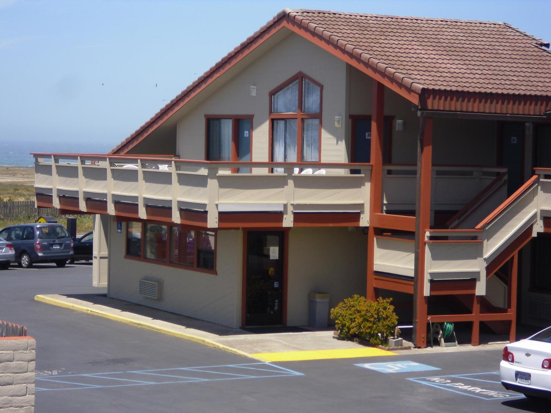 Super 8 by Wyndham Fort Bragg photo 25