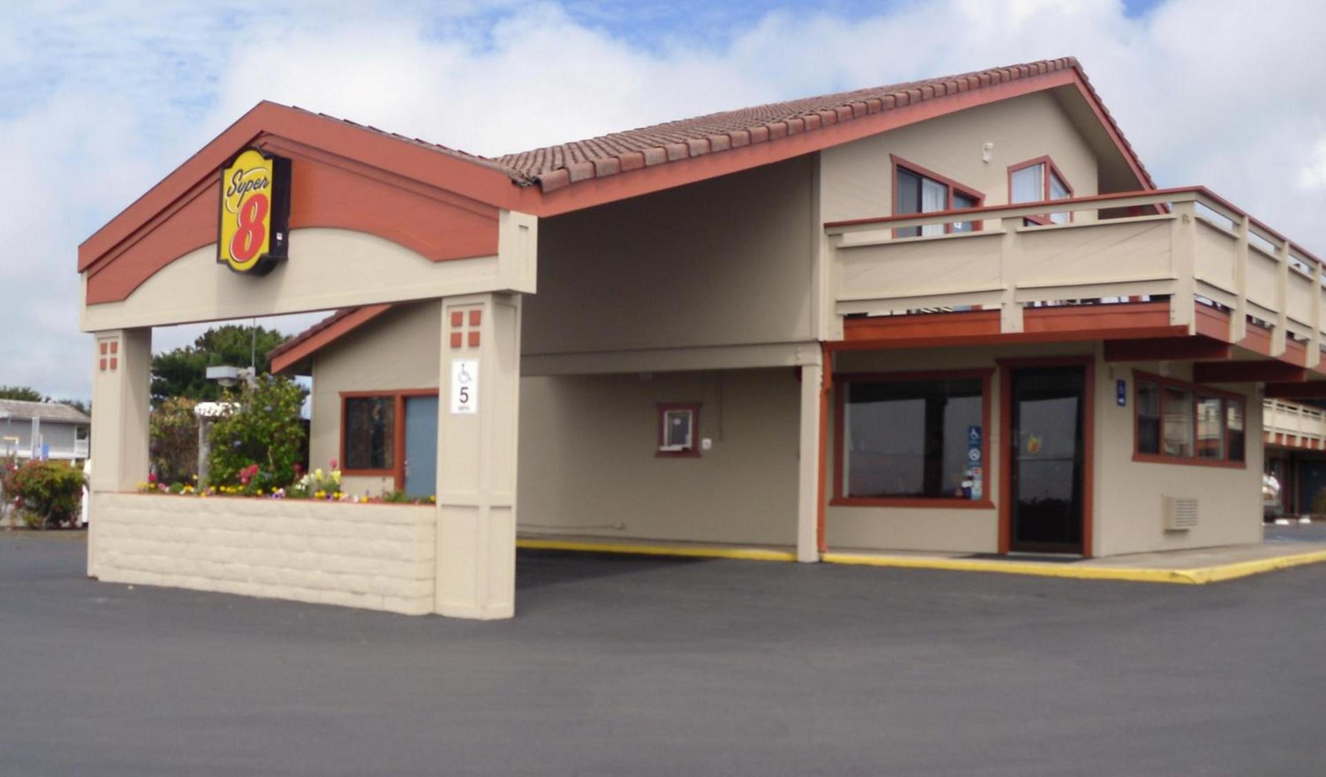Super 8 by Wyndham Fort Bragg photo 23