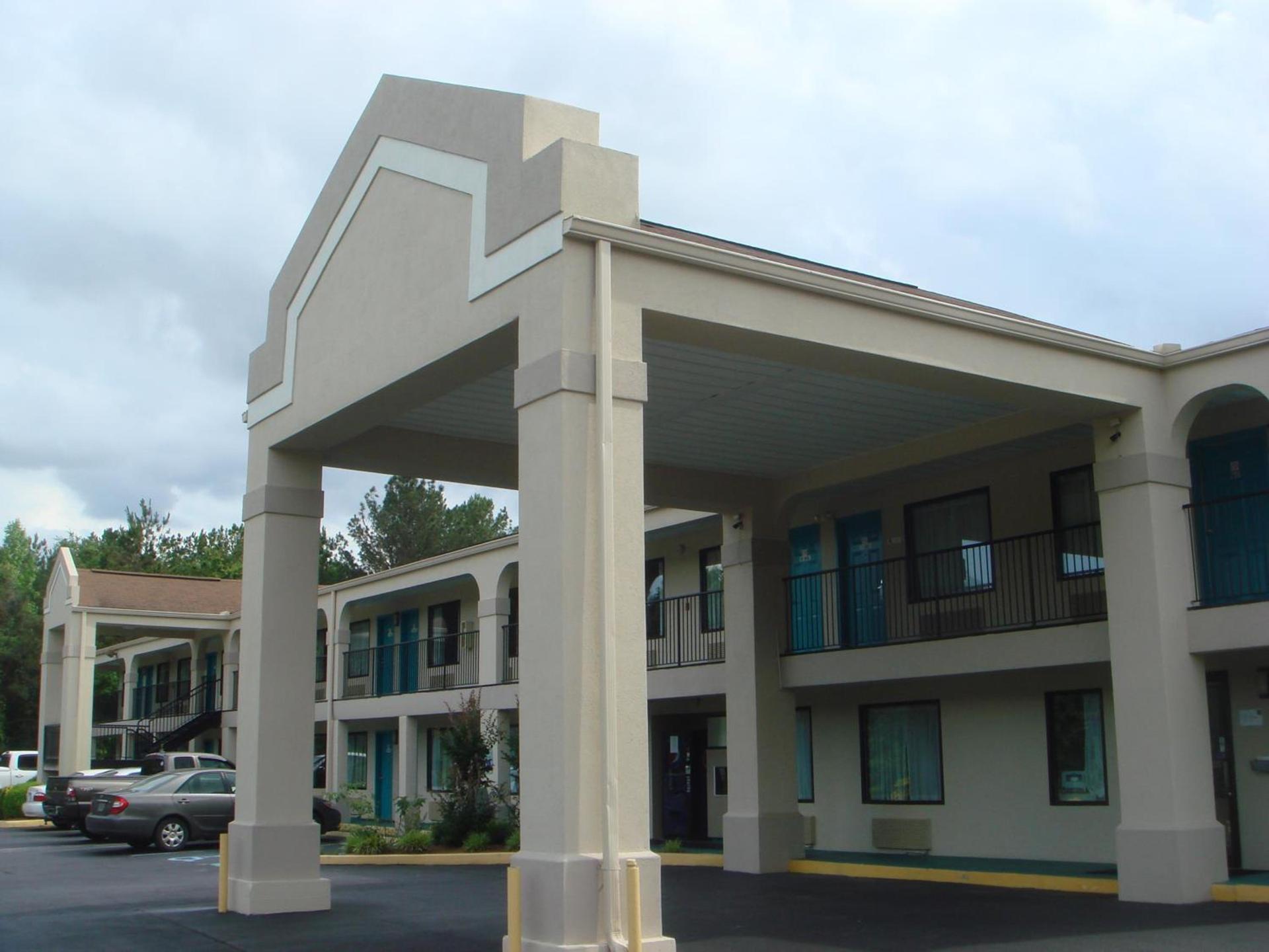 Key West Inn - Roanoke photo 4