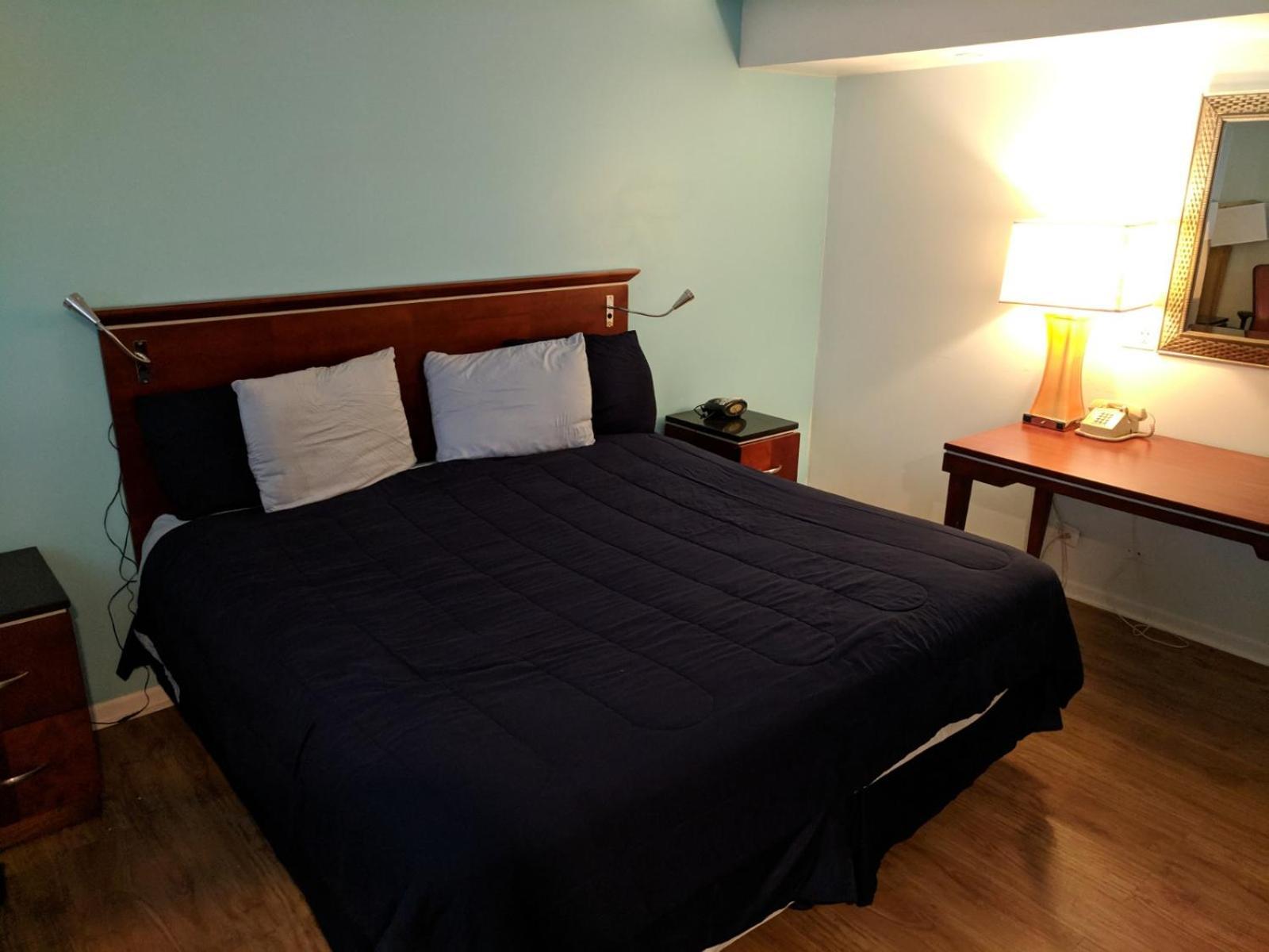 Skylark Motel photo 13