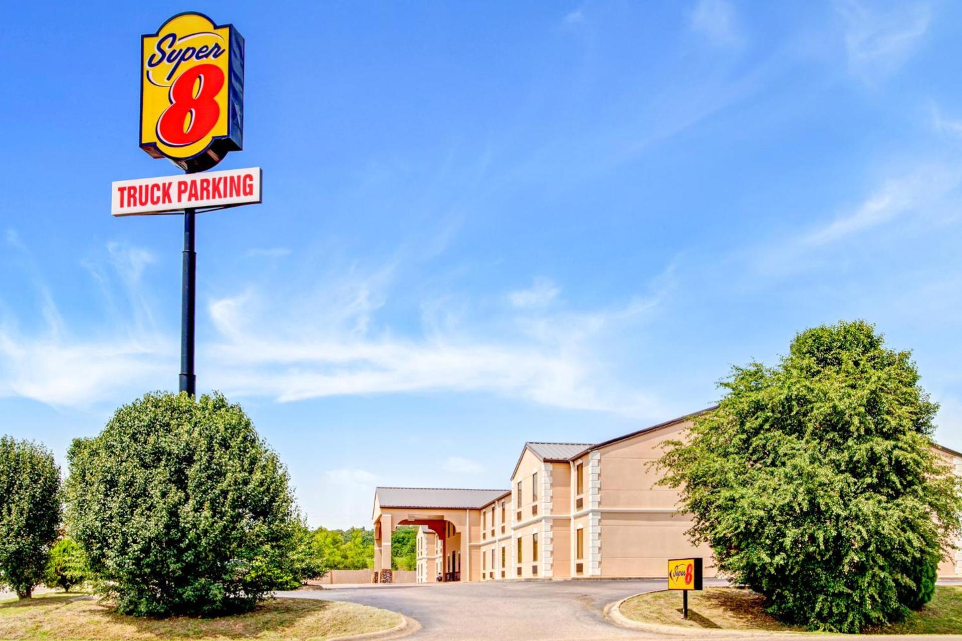 Super 8 by Wyndham Forrest City AR photo 4