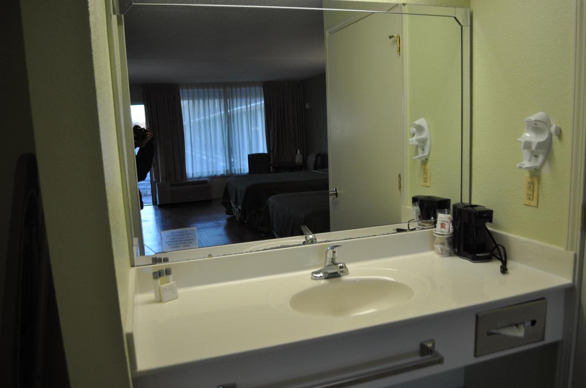Bestway Inn - Madison photo 9