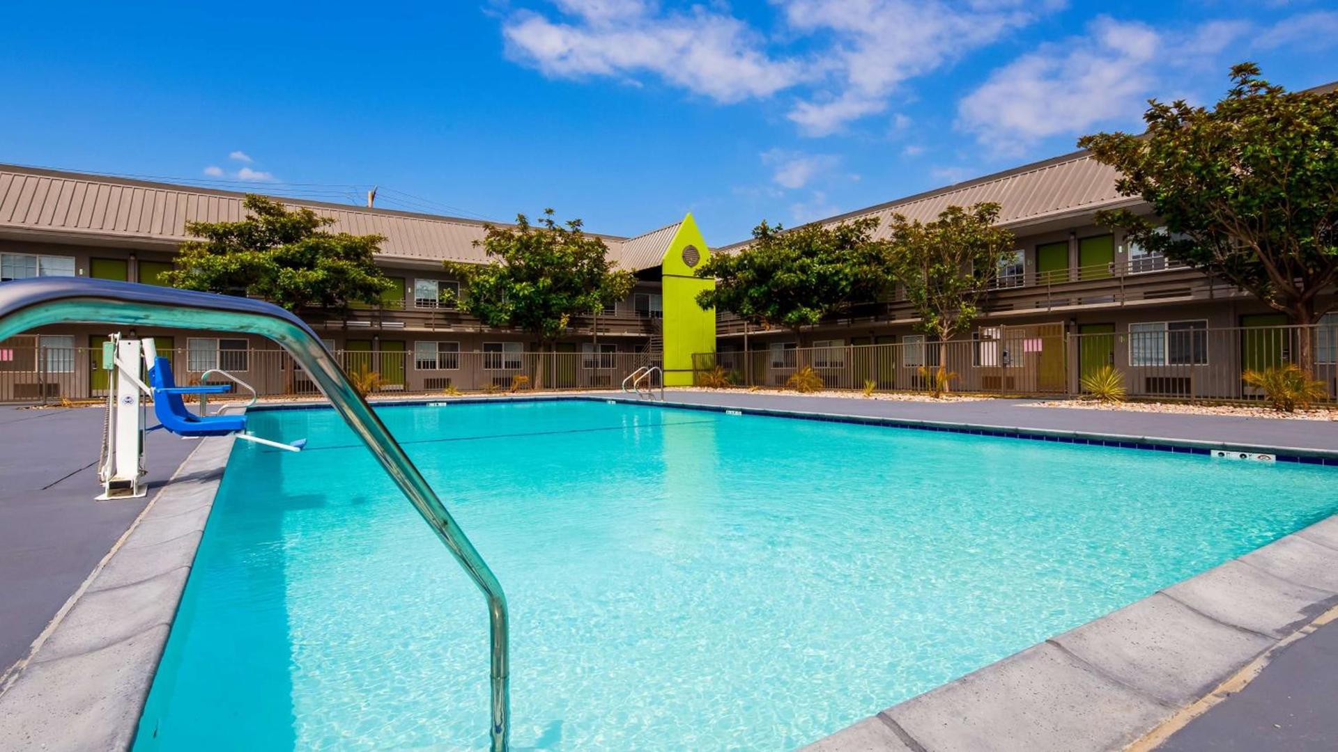 SureStay Plus Hotel by Best Western Point Richmond photo 10