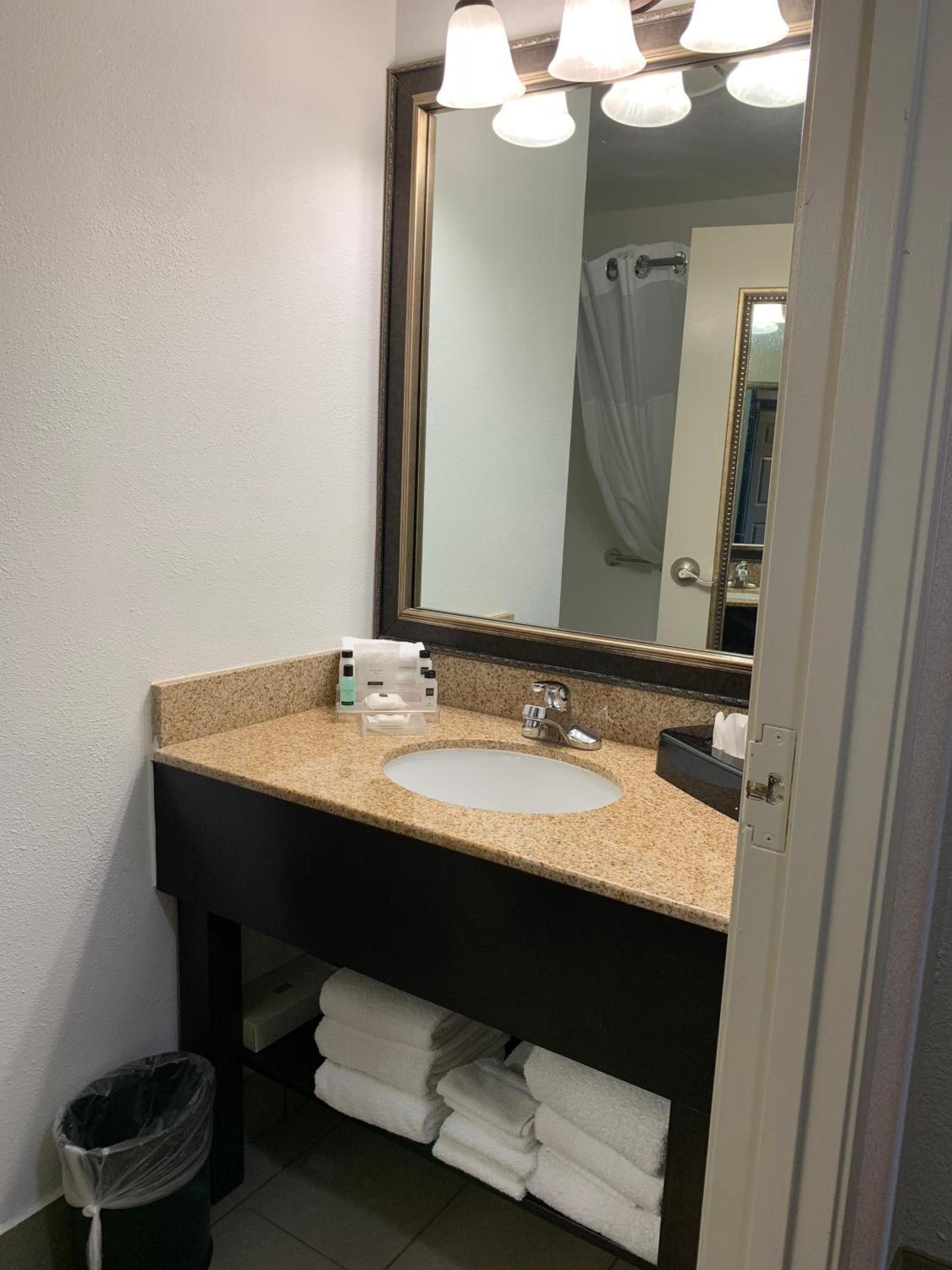 Country Inn & Suites by Radisson, Georgetown, KY photo 35