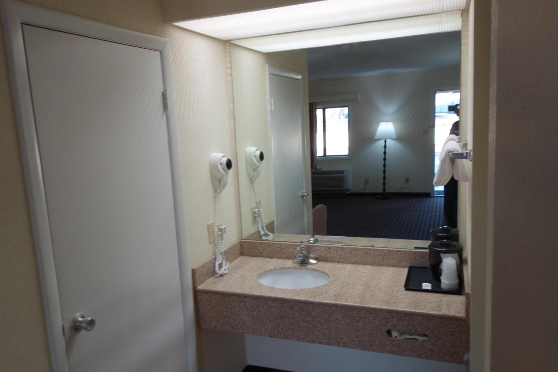 VIP Inn and Suites photo 25