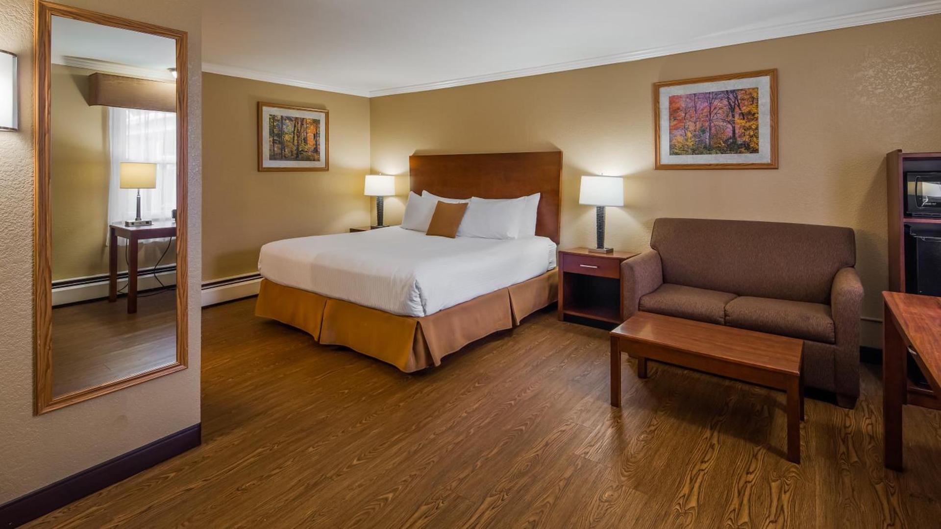 New Englander Inn Bennington photo 21