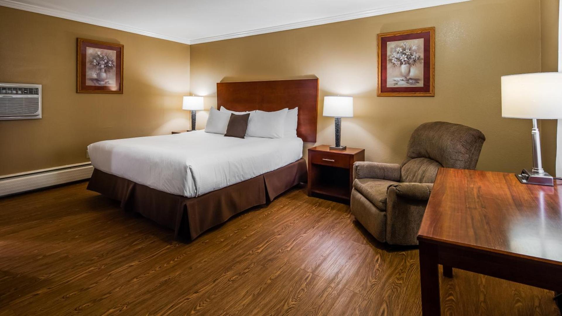 New Englander Inn Bennington photo 25