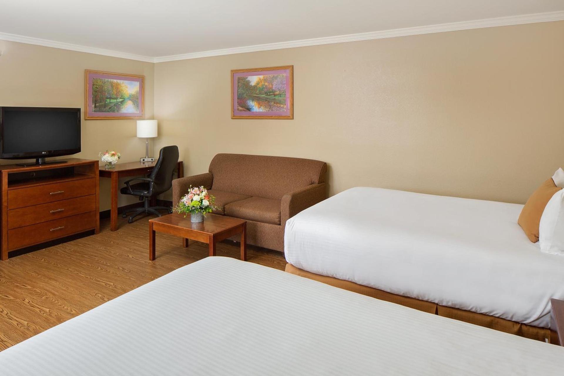 New Englander Inn Bennington photo 14